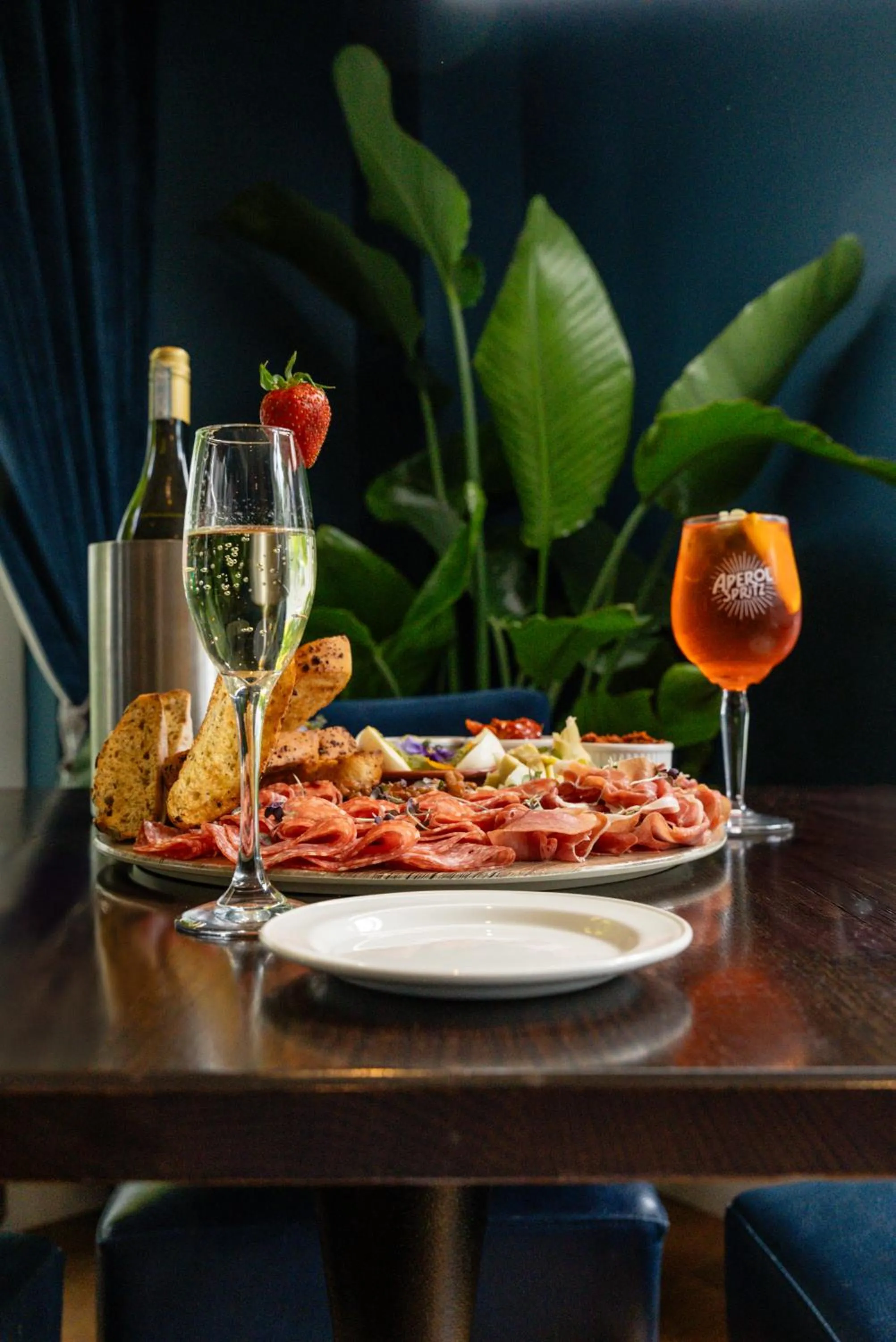 Restaurant/places to eat in The Sandymount Hotel