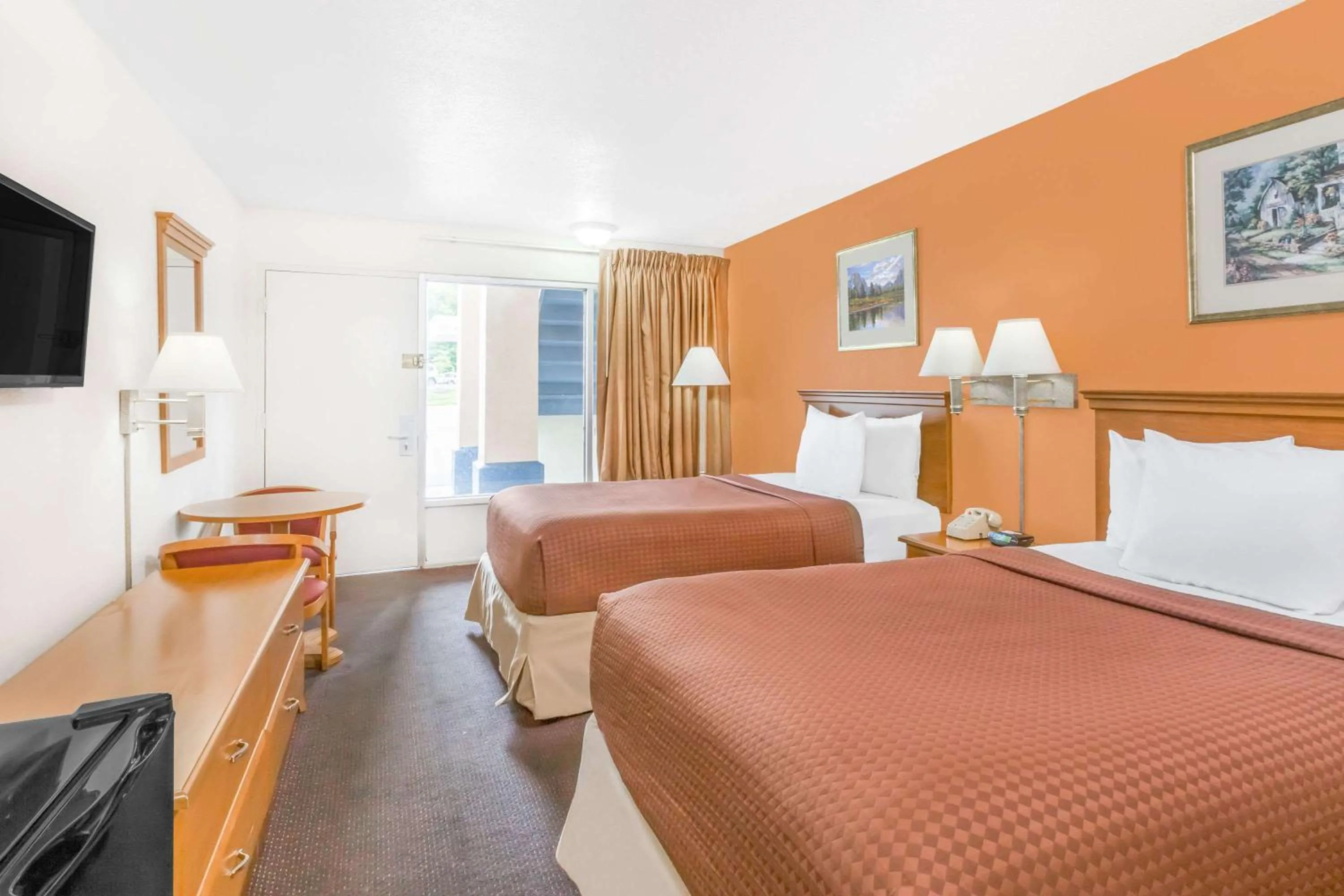 Photo of the whole room in Days Inn by Wyndham Christiansburg