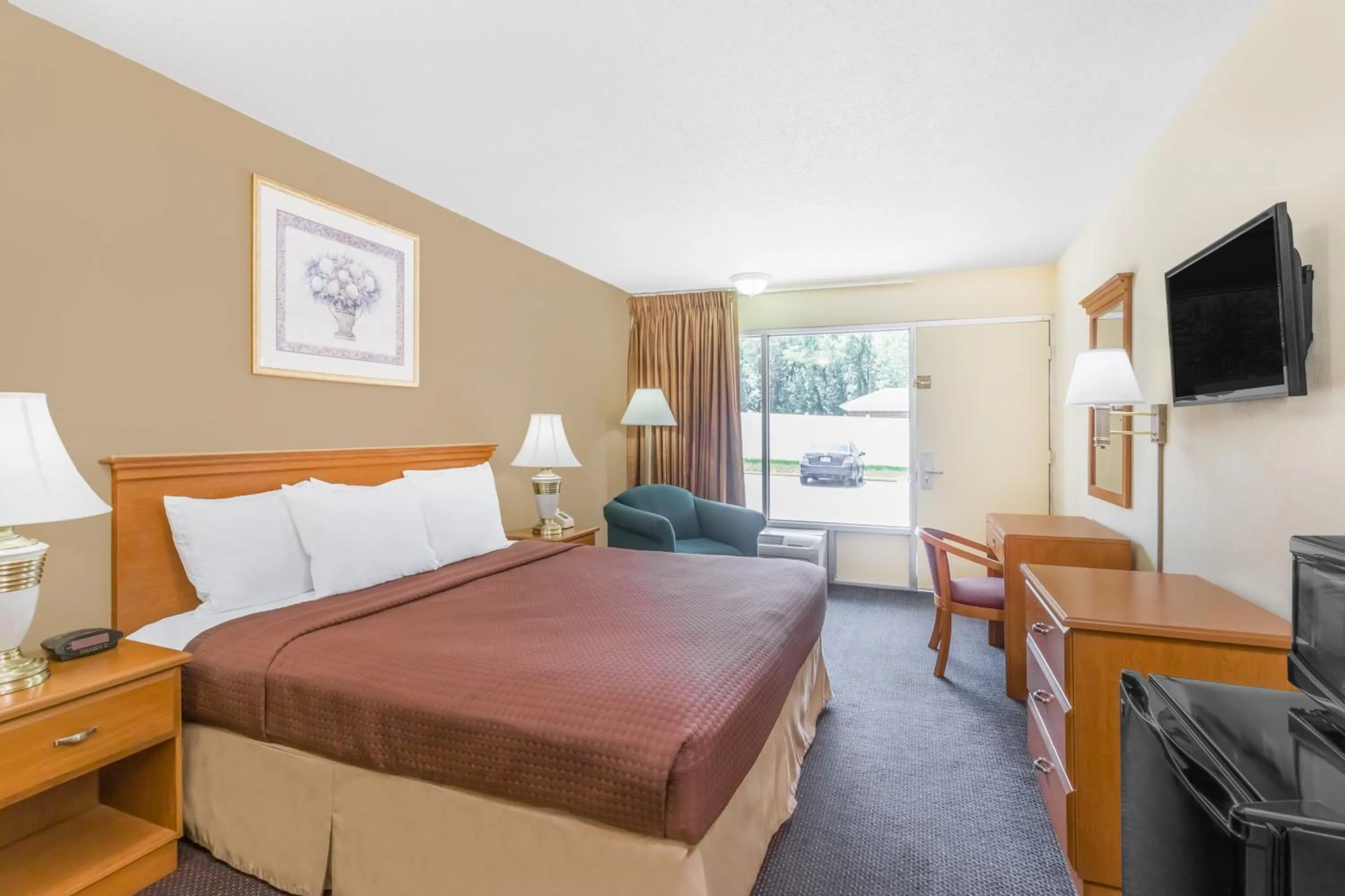 Bed in Days Inn by Wyndham Christiansburg