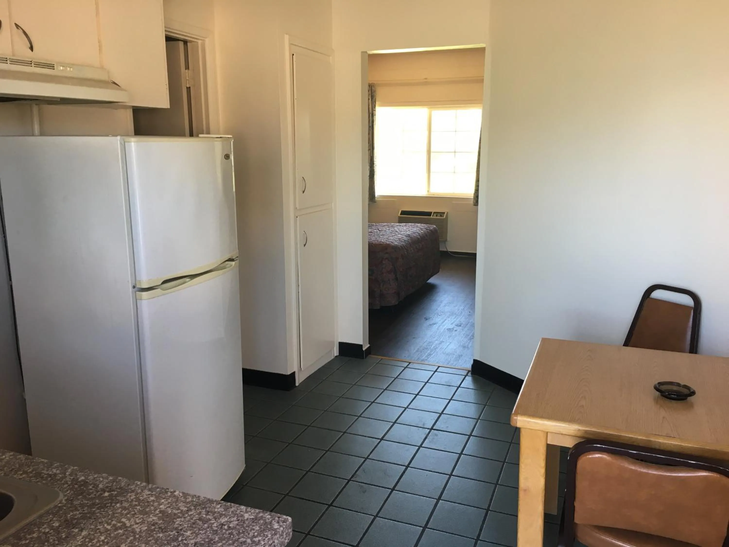 Dining area in Budget Inn Motel