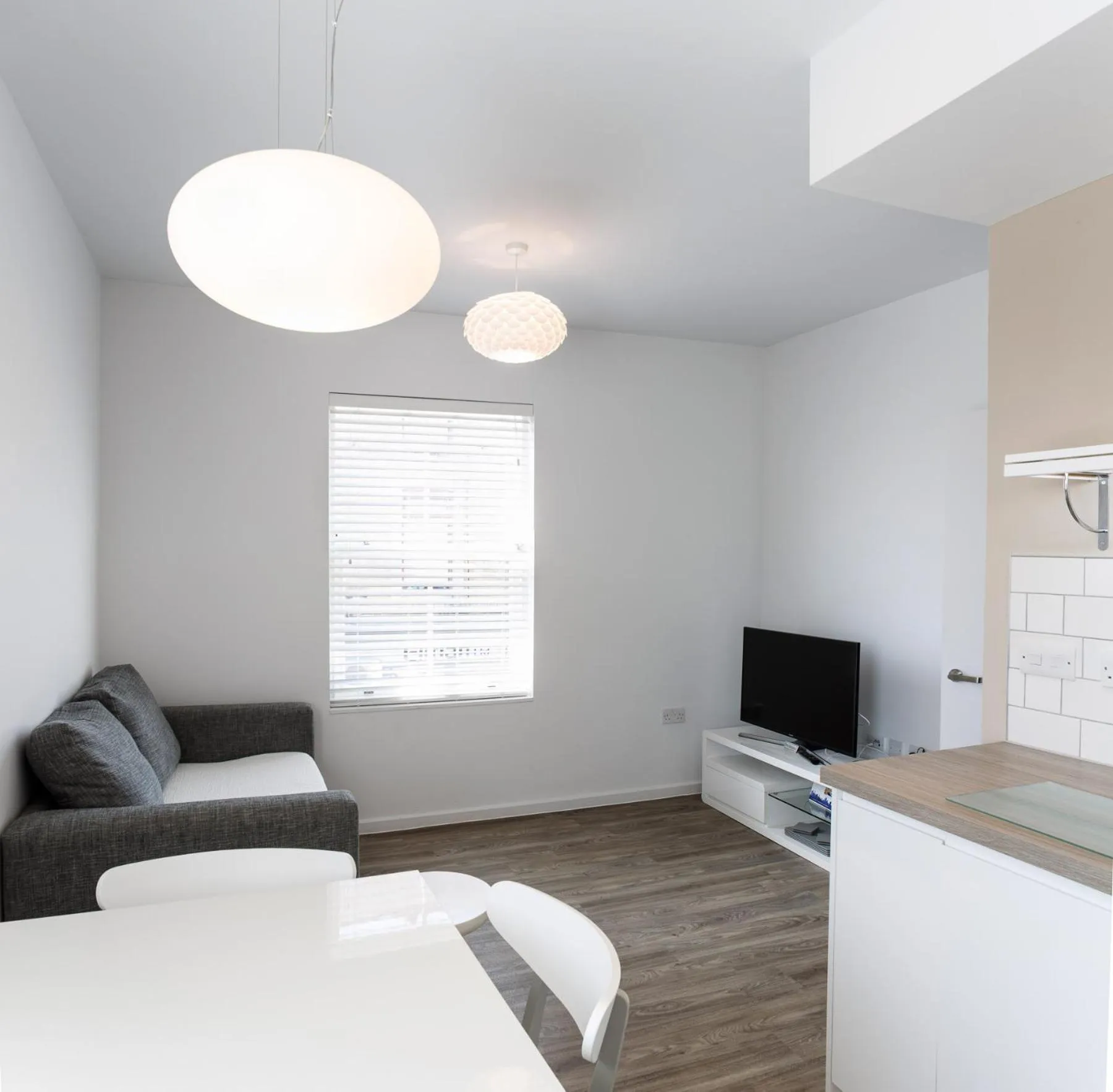 Living room, Bed in Citystay Living - Devonshire Road