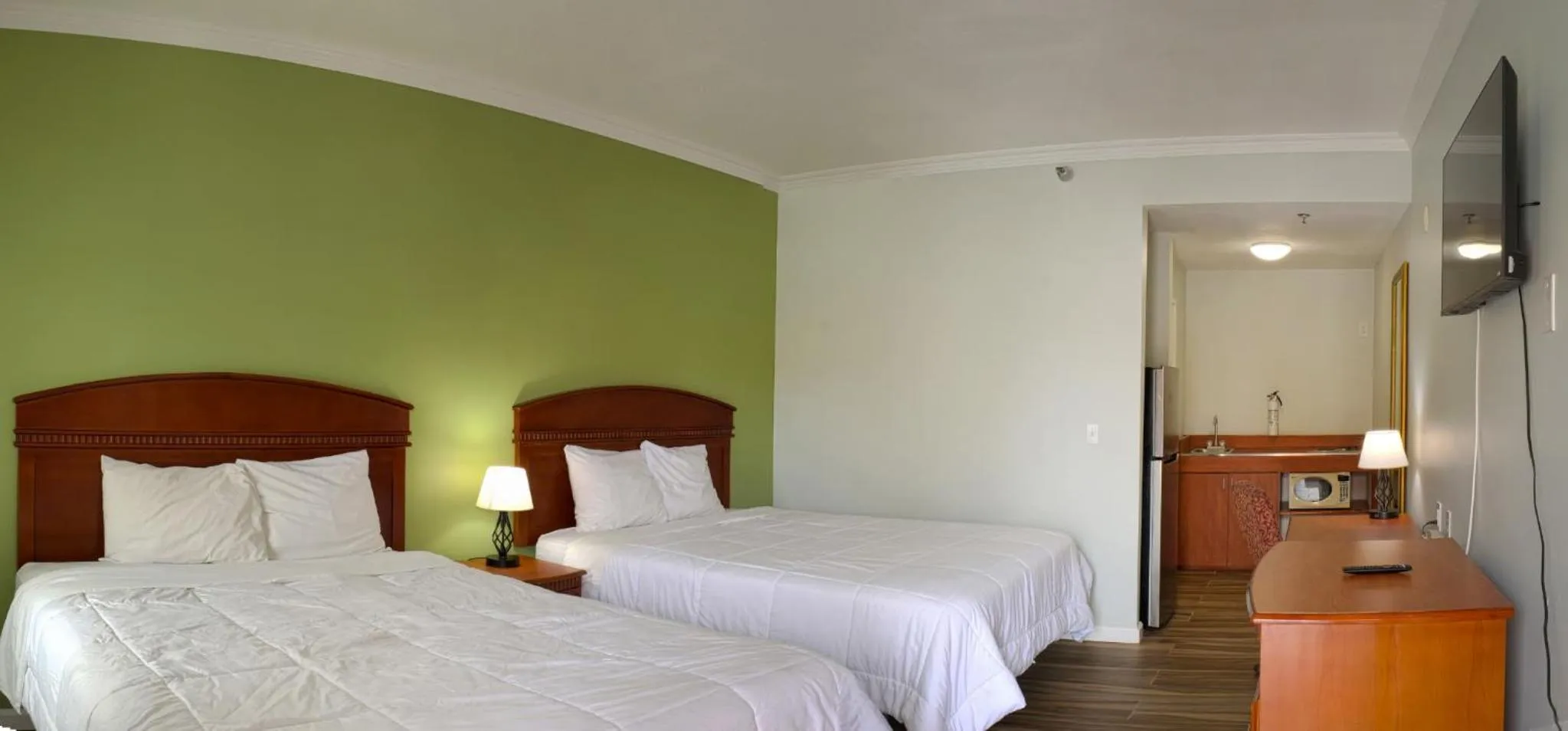 Photo of the whole room, Bed in Starlight Inn & Suites Motel 29 Palms Joshua Tree National Park