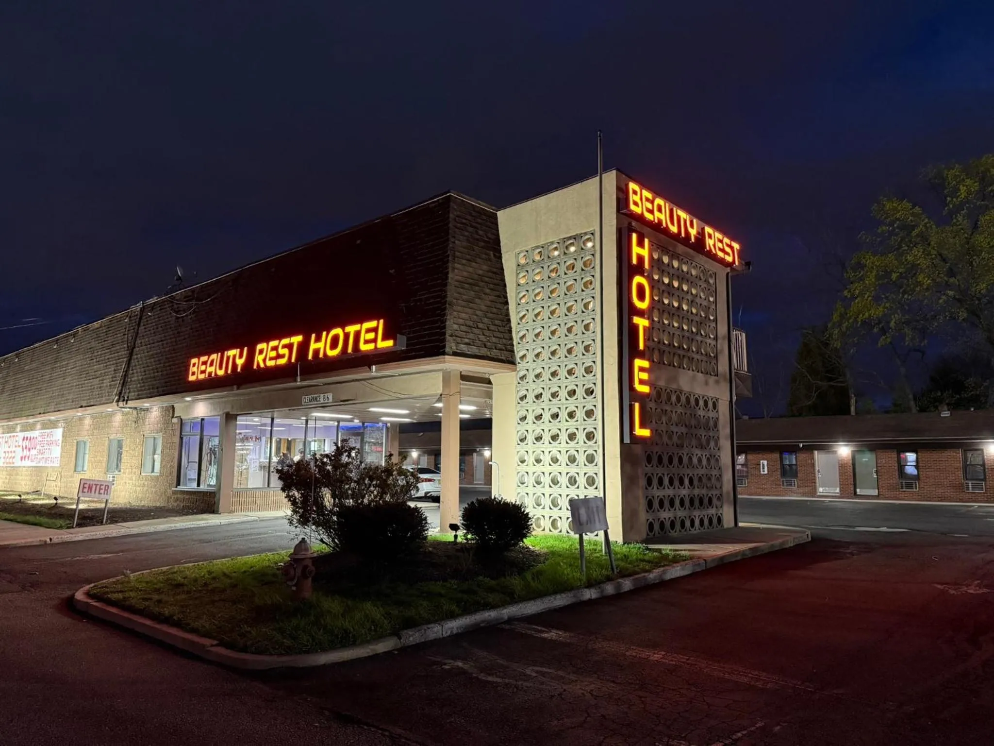Property building in Beauty Rest Hotel