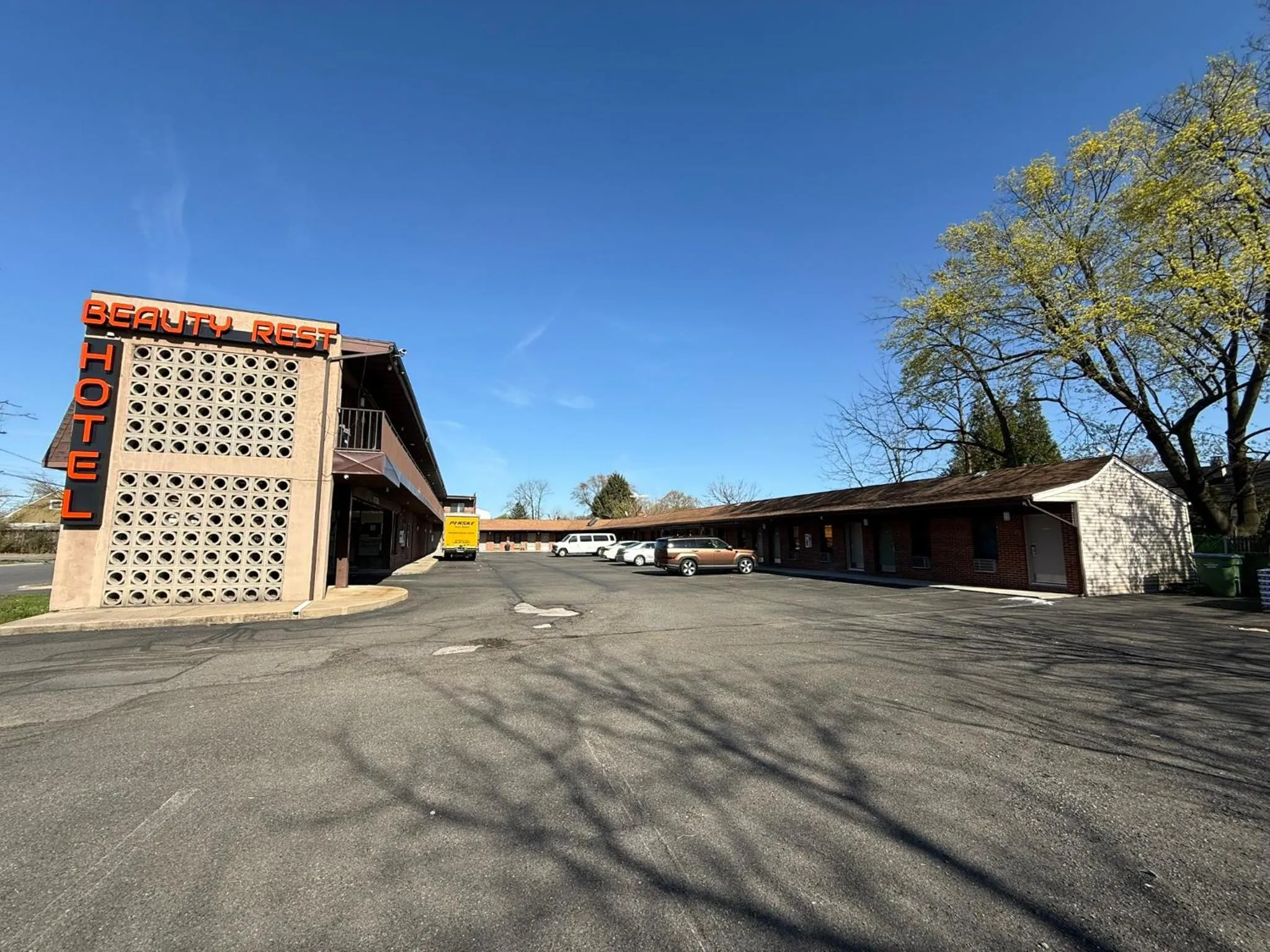 Property building in Beauty Rest Hotel