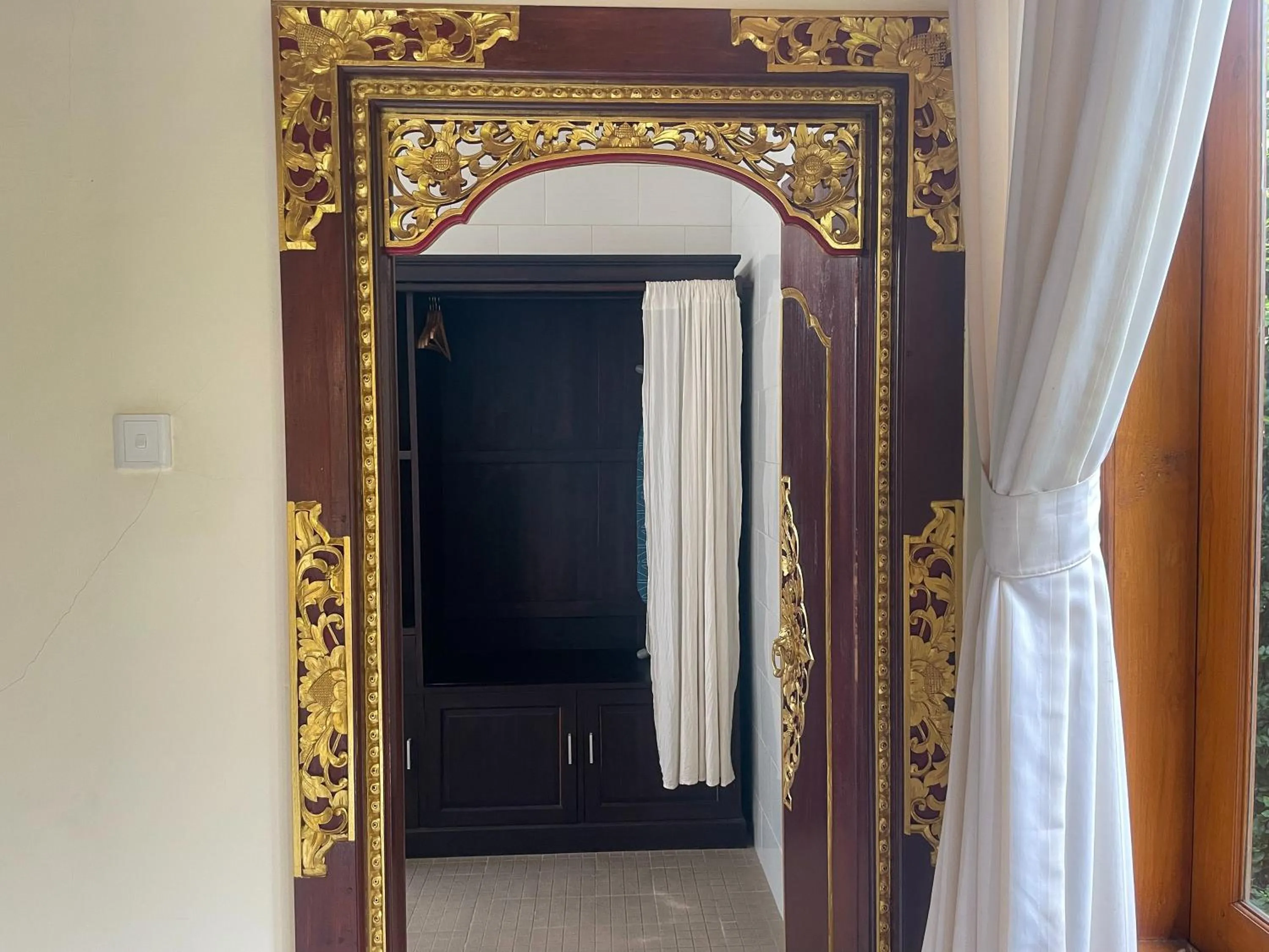 wardrobe in Graha Madesimon