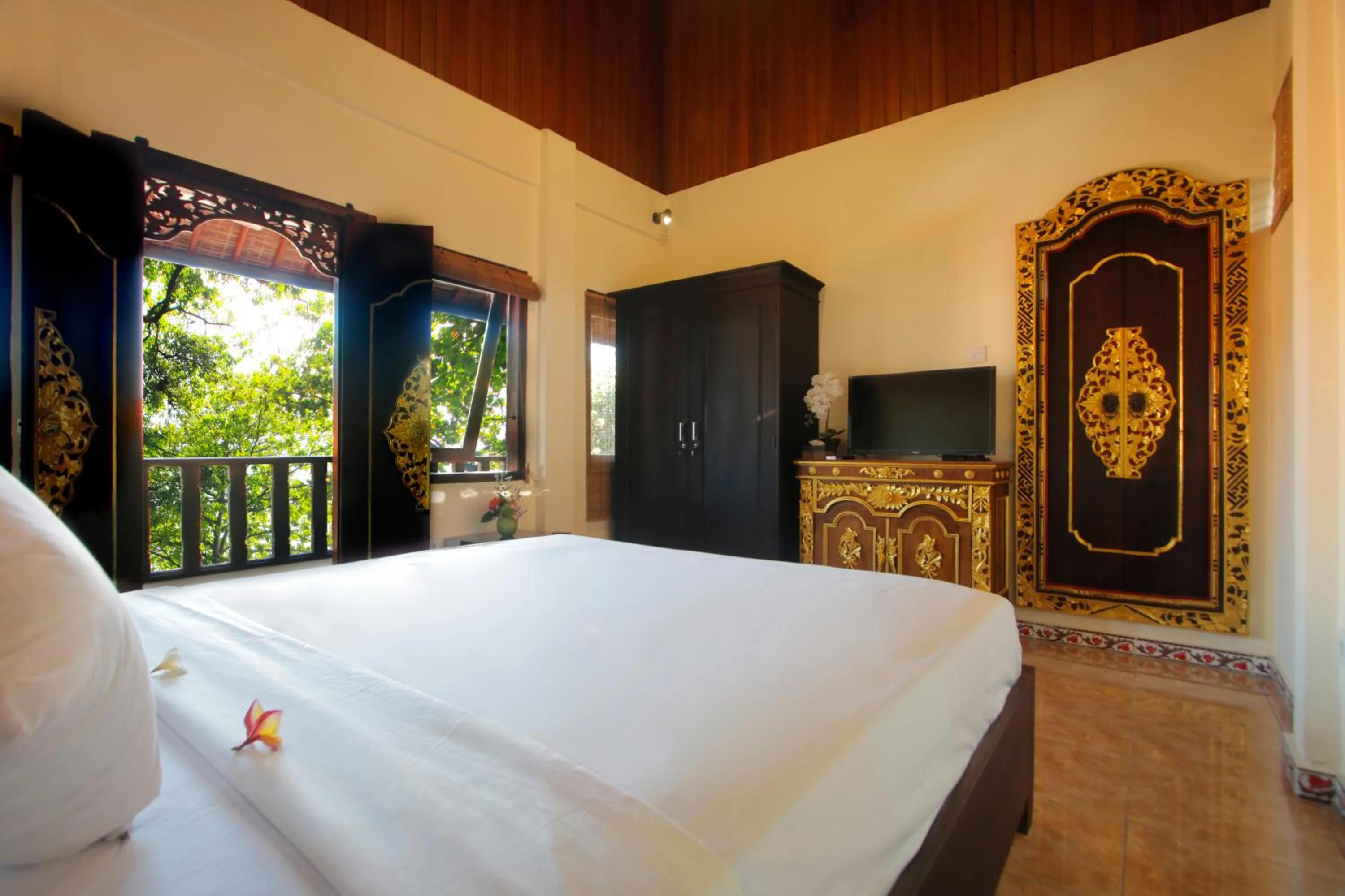 Bedroom, Bed in Graha Madesimon