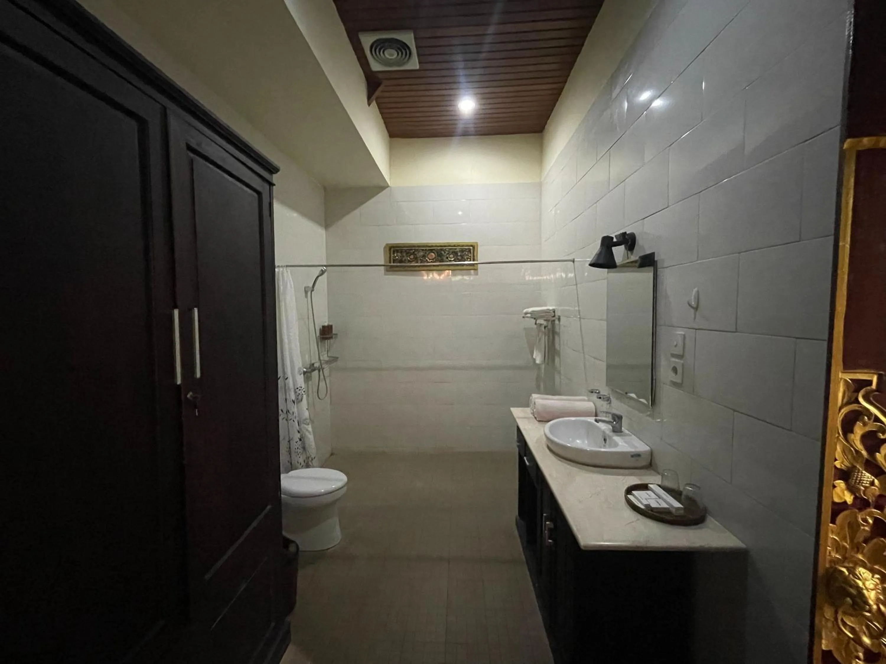 Shower in Graha Madesimon