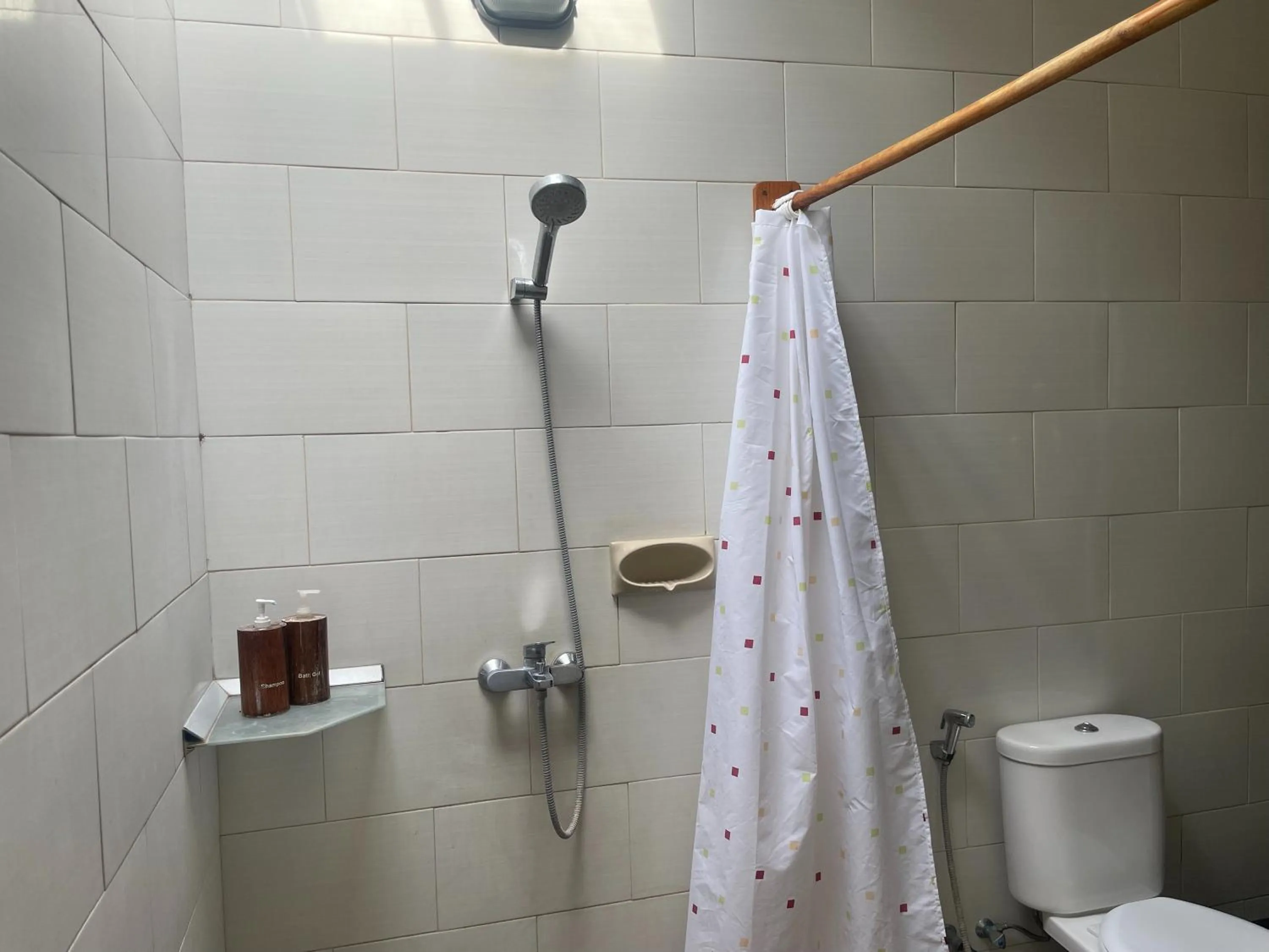 Shower in Graha Madesimon