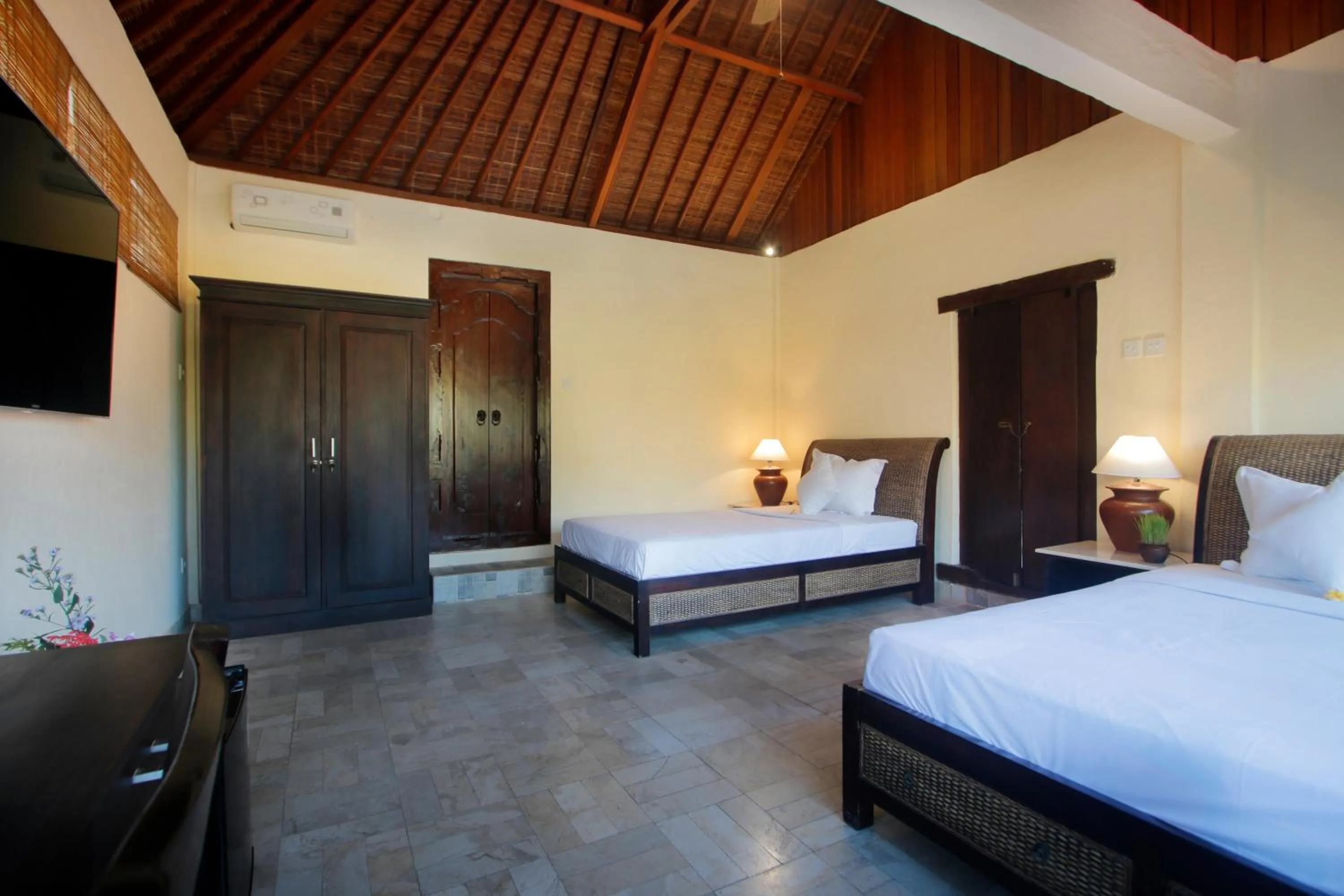 Bedroom, Bed in Graha Madesimon