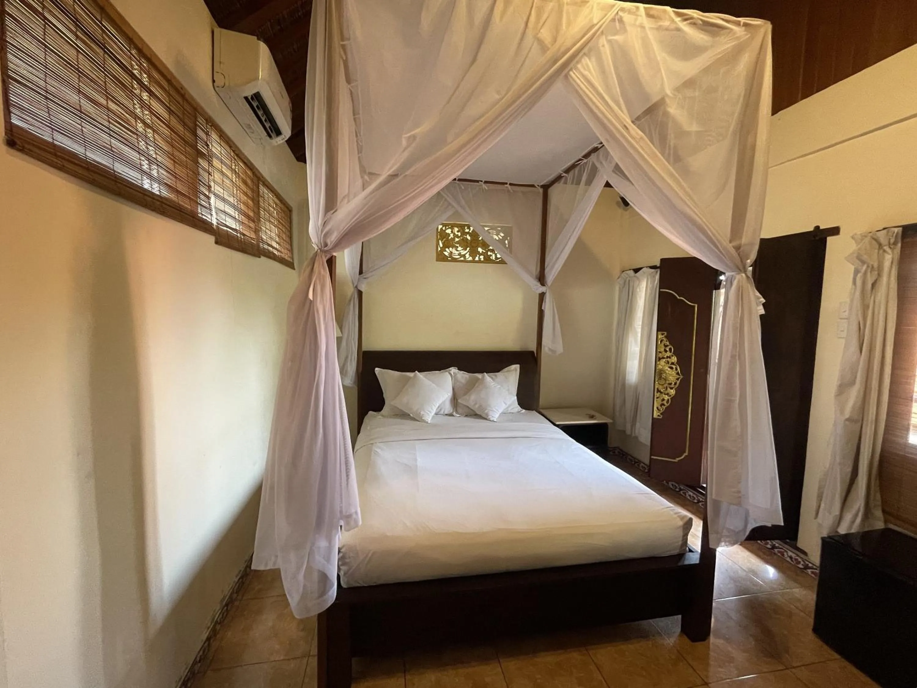 Bed in Graha Madesimon