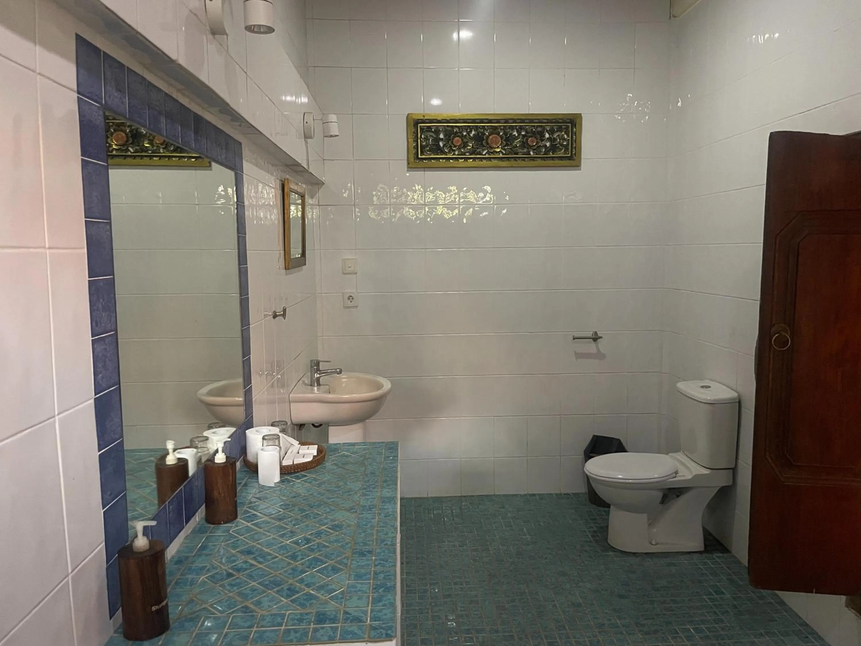 Shower in Graha Madesimon