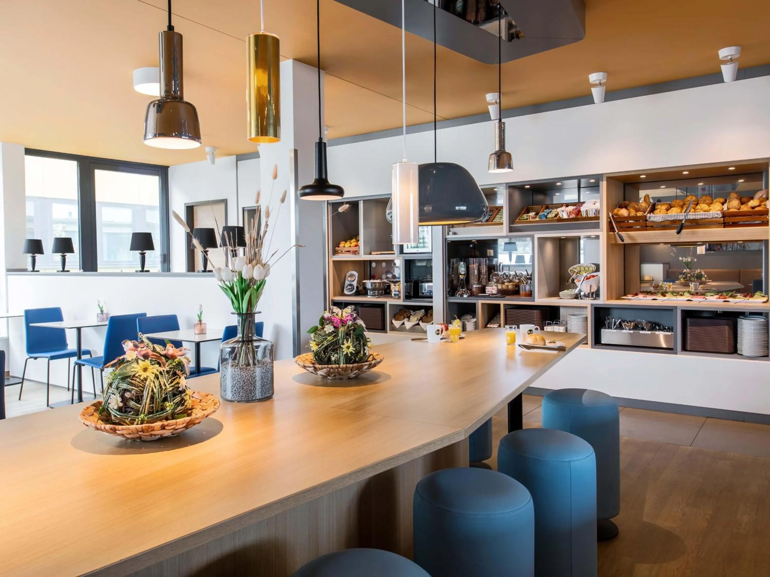 Lobby or reception in B&B Hotel Landshut