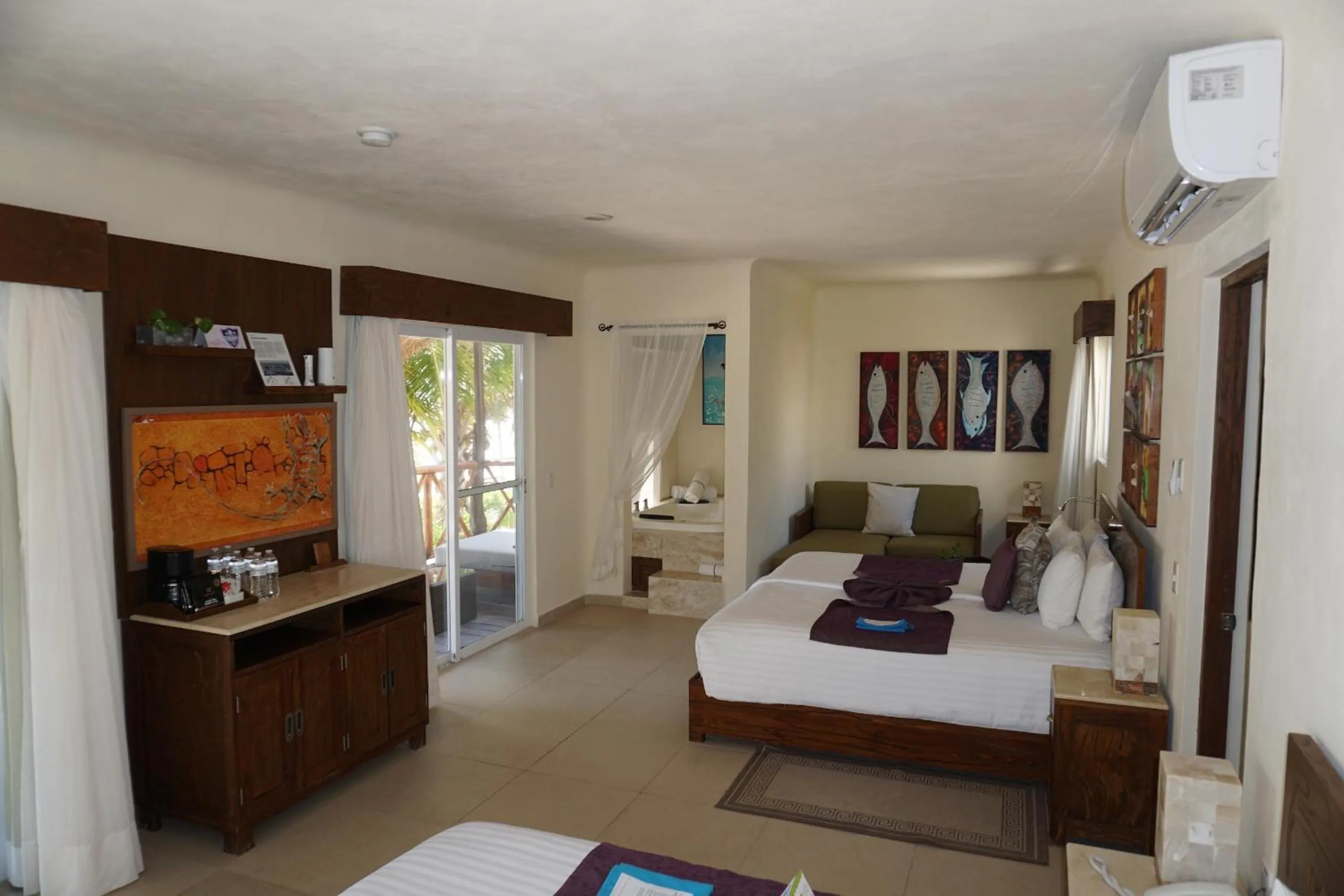 Bed in Grand Slam Fishing Lodge Tulum