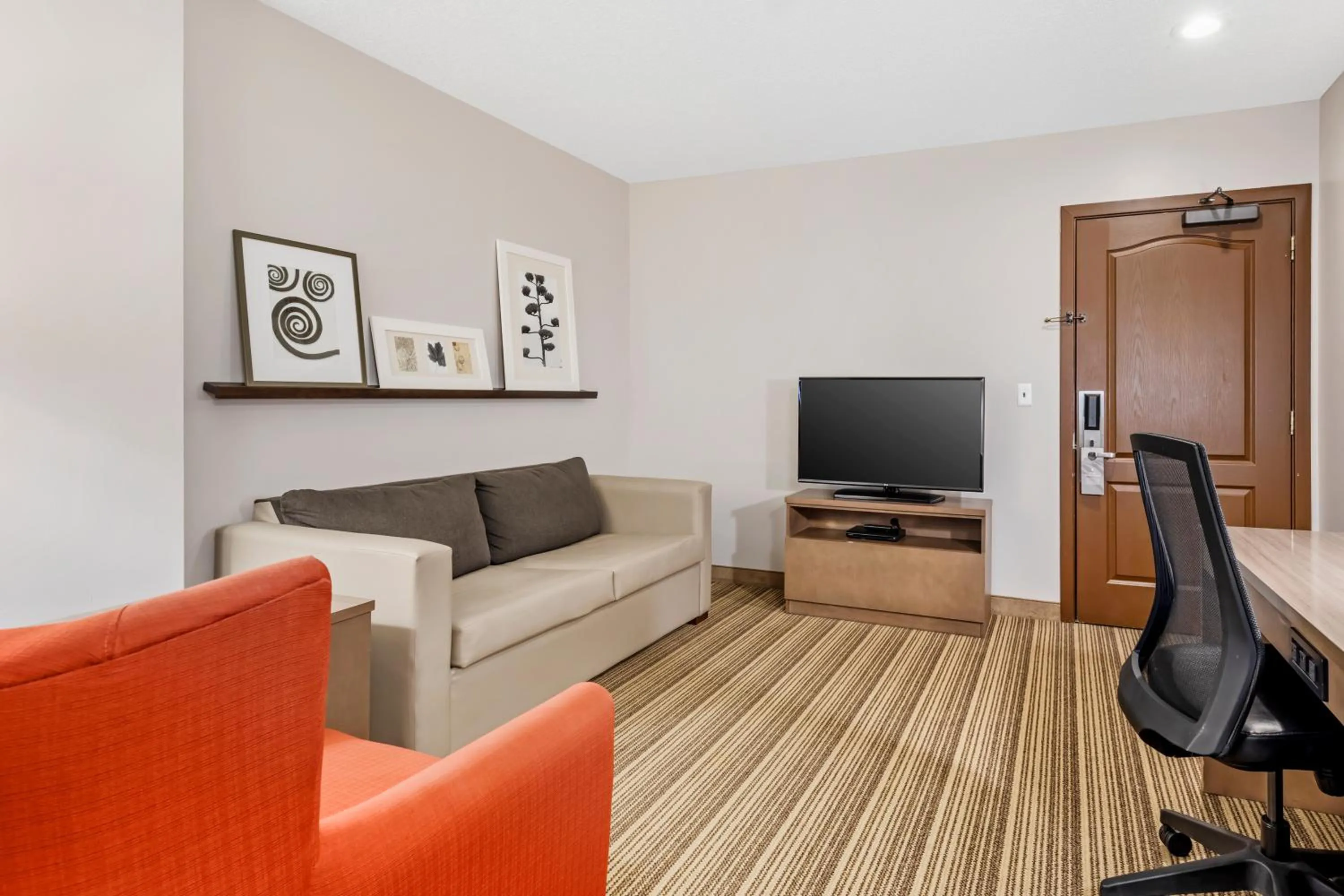 Seating area in Country Inn & Suites by Radisson, Annapolis, MD
