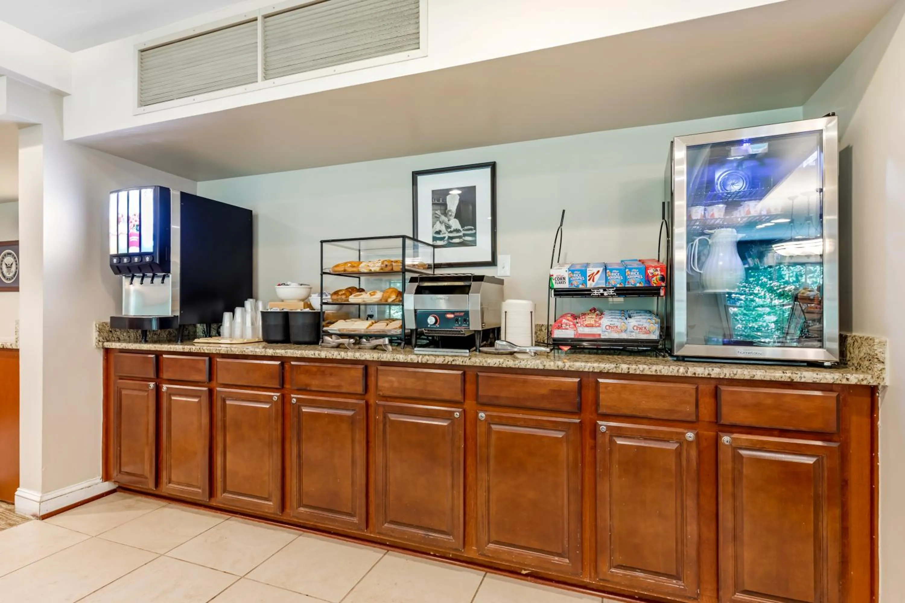 Breakfast in Country Inn & Suites by Radisson, Annapolis, MD