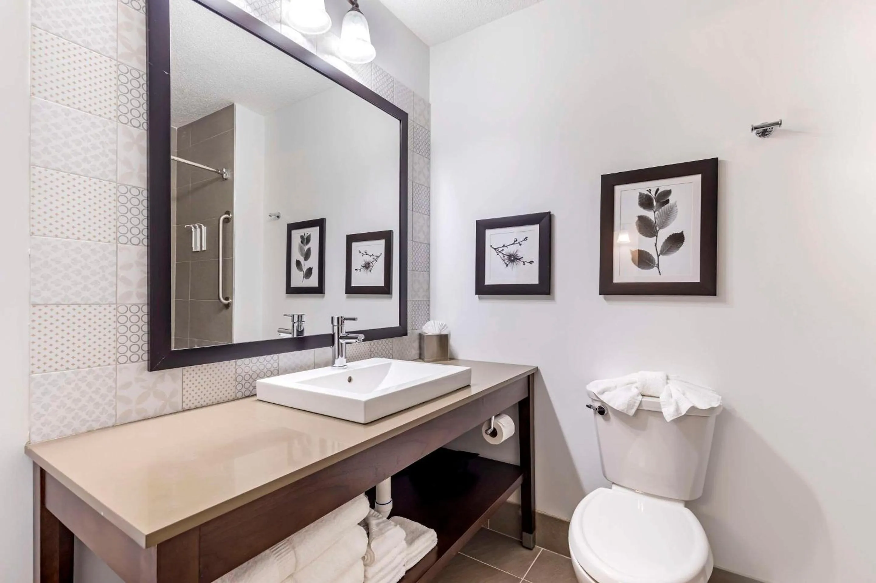 Bedroom in Country Inn & Suites by Radisson, Annapolis, MD