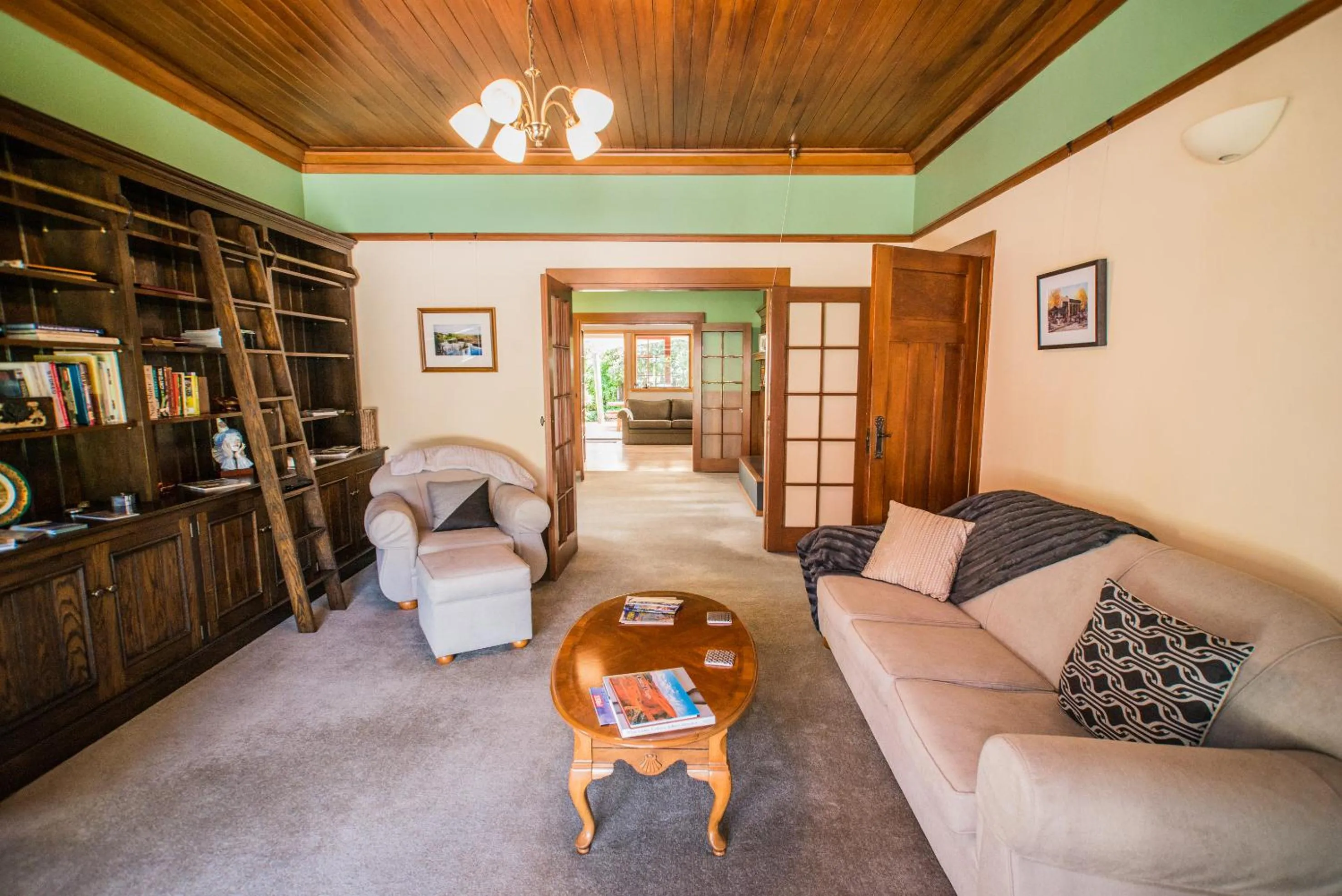 Library in Hartley Homestead Boutique Bed & Breakfast