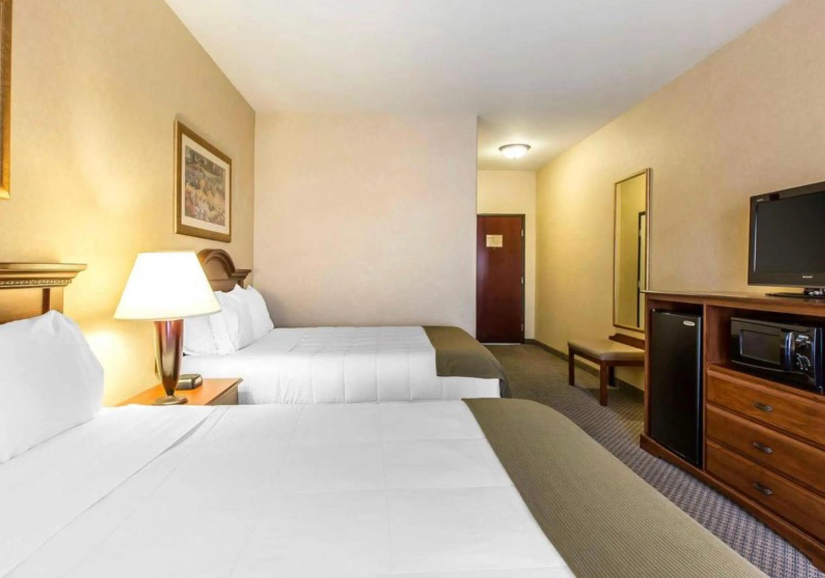 Bedroom, Bed in Oasis Inn & Suites 29 Palms Hotel Joshua Tree National Park