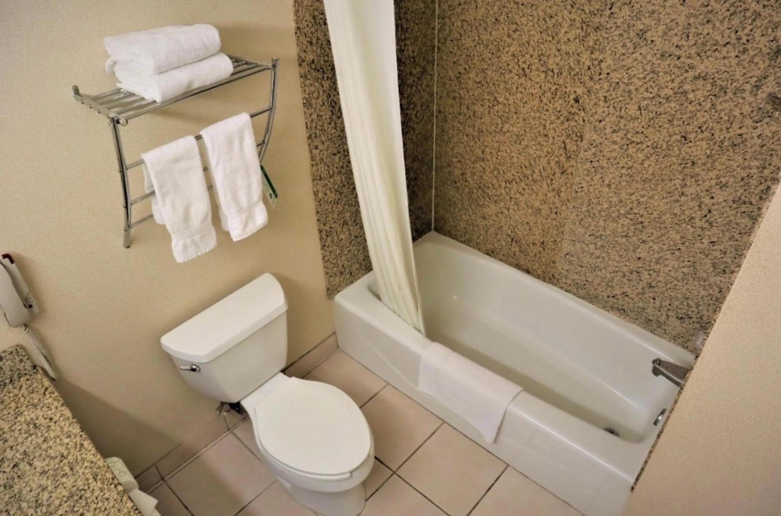 Bathroom in Oasis Inn & Suites 29 Palms Hotel Joshua Tree National Park