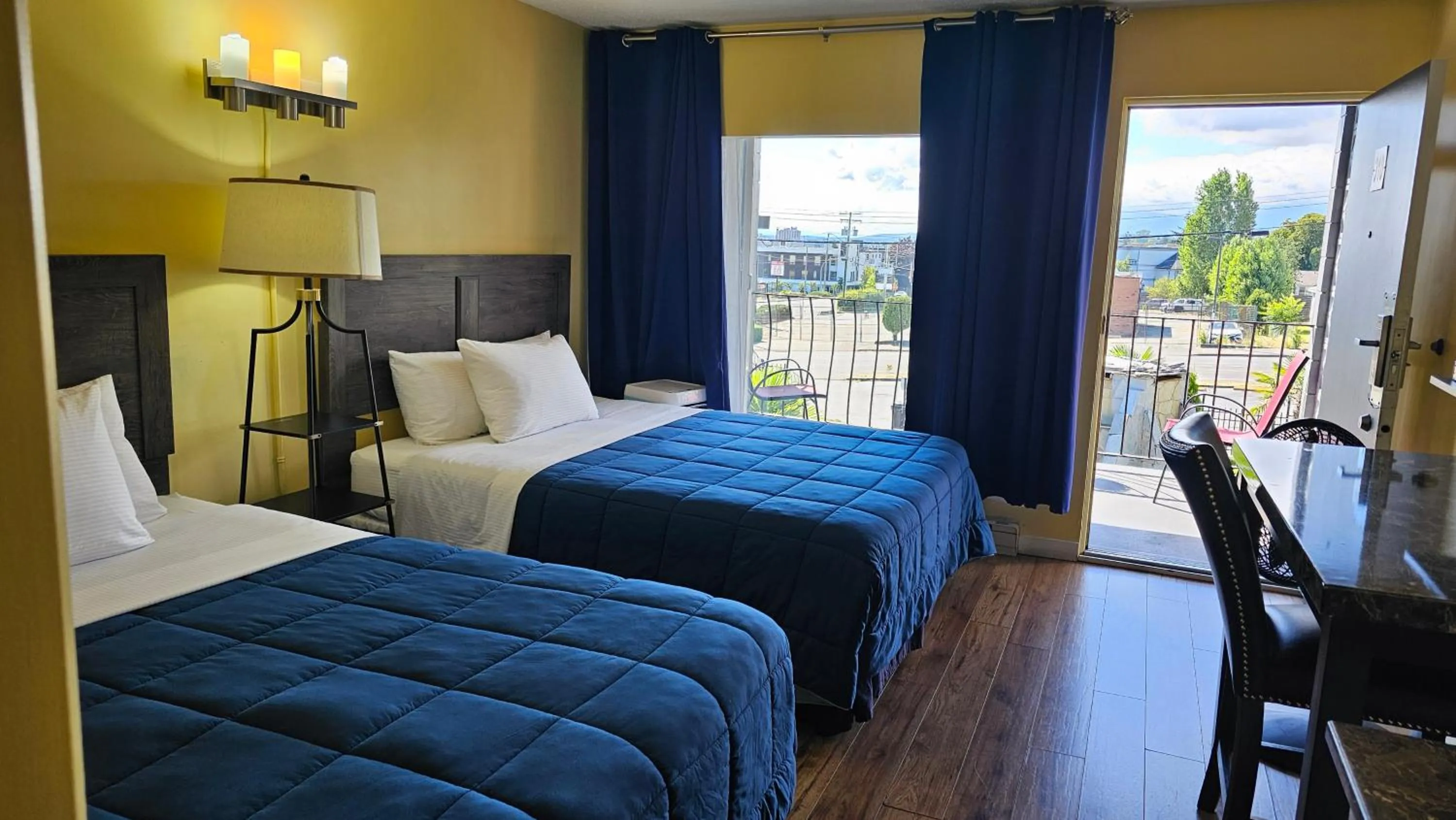 Bed in Port-O-Call Inn