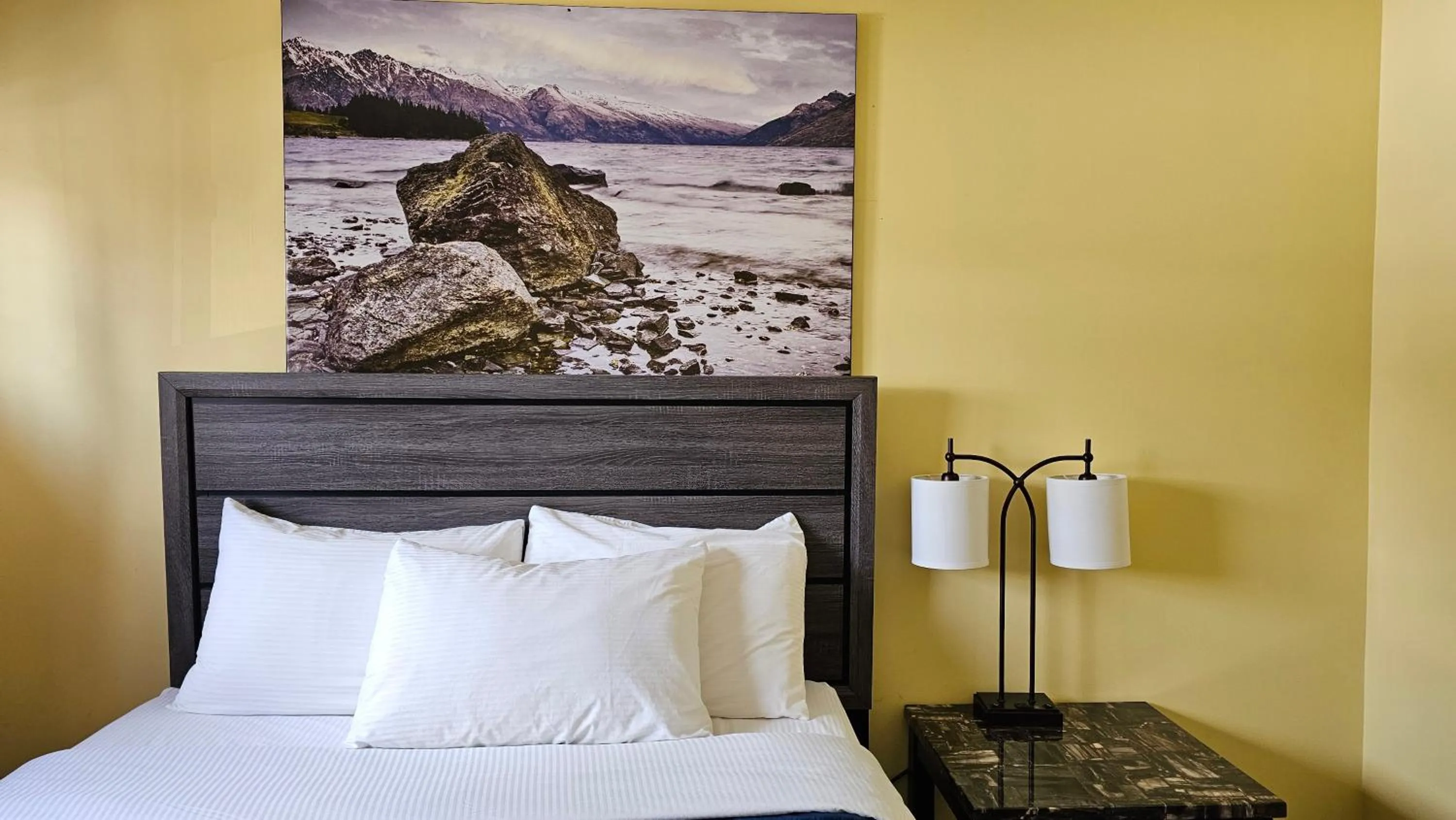 Decorative detail, Bed in Port-O-Call Inn