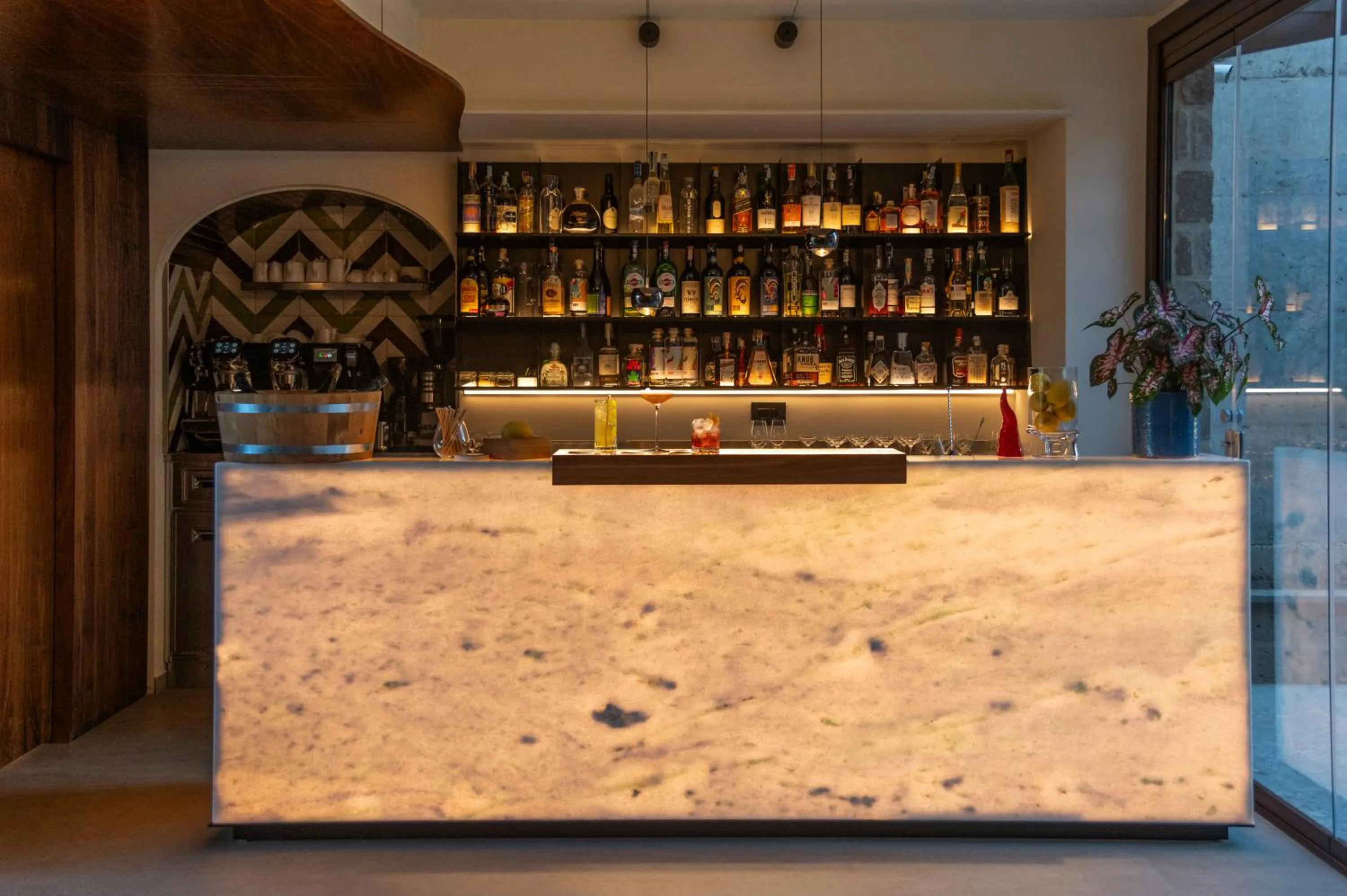 Restaurant/places to eat in Caruso sea view