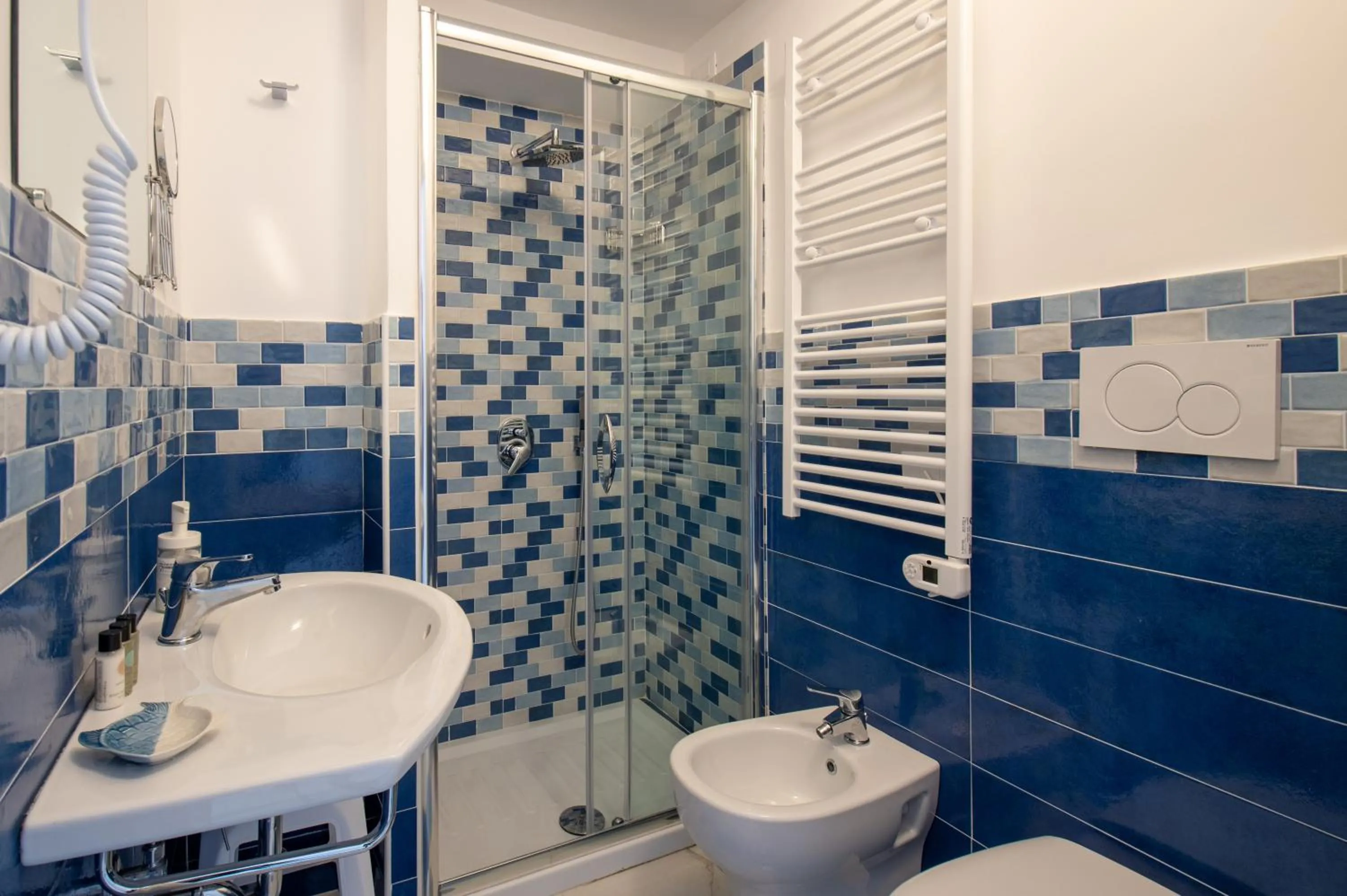 Shower in Caruso sea view