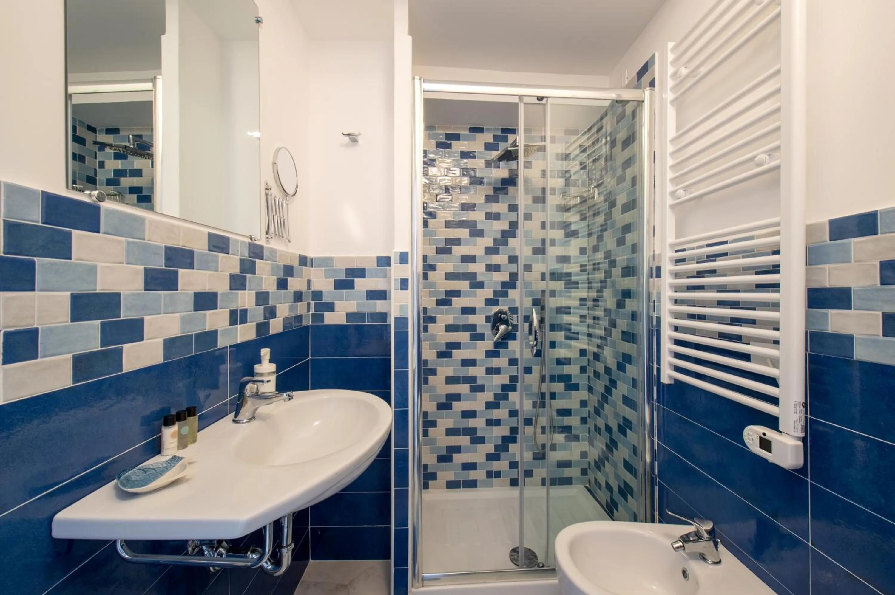 Shower in Caruso sea view