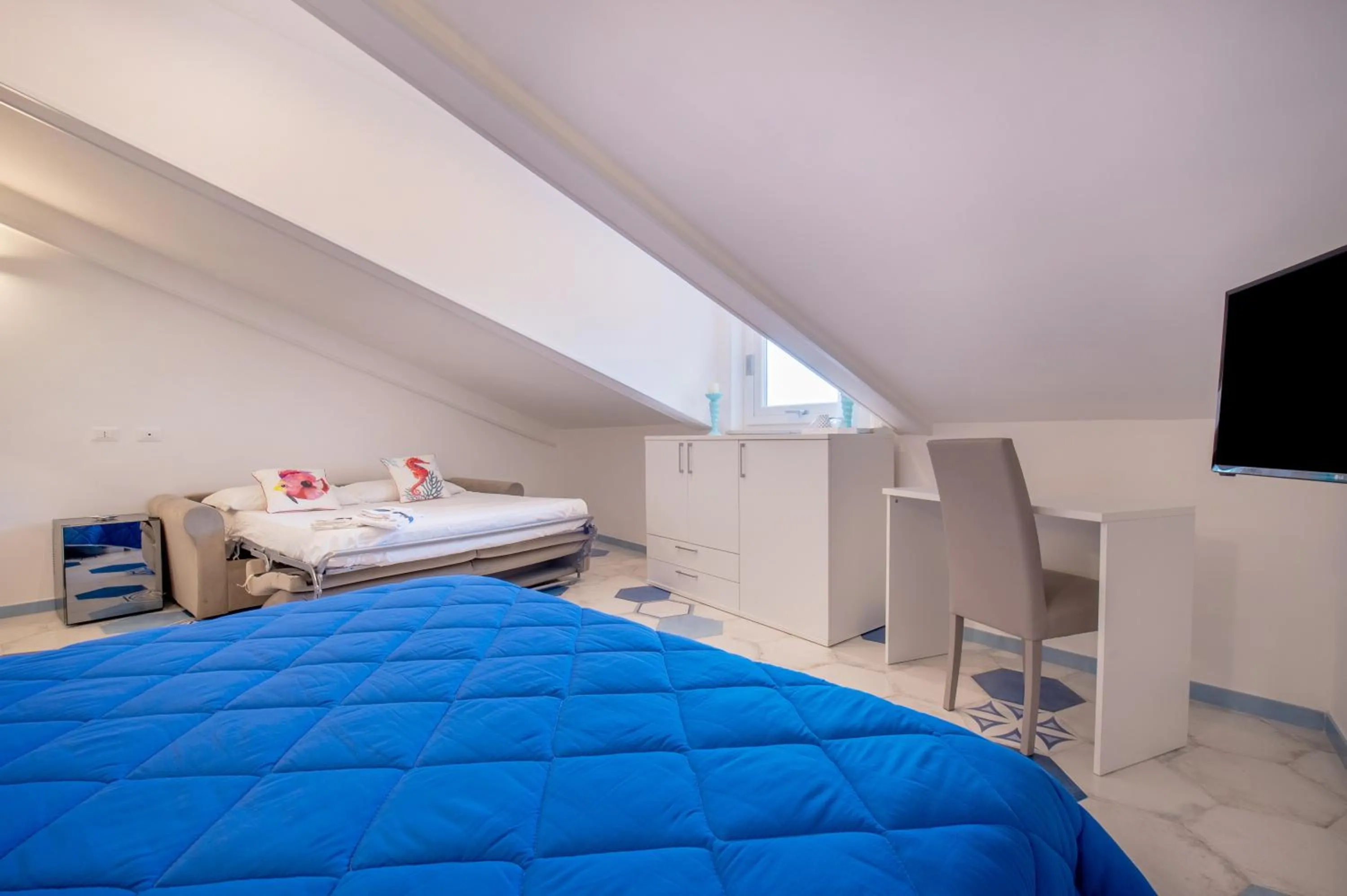 Bed in Caruso sea view