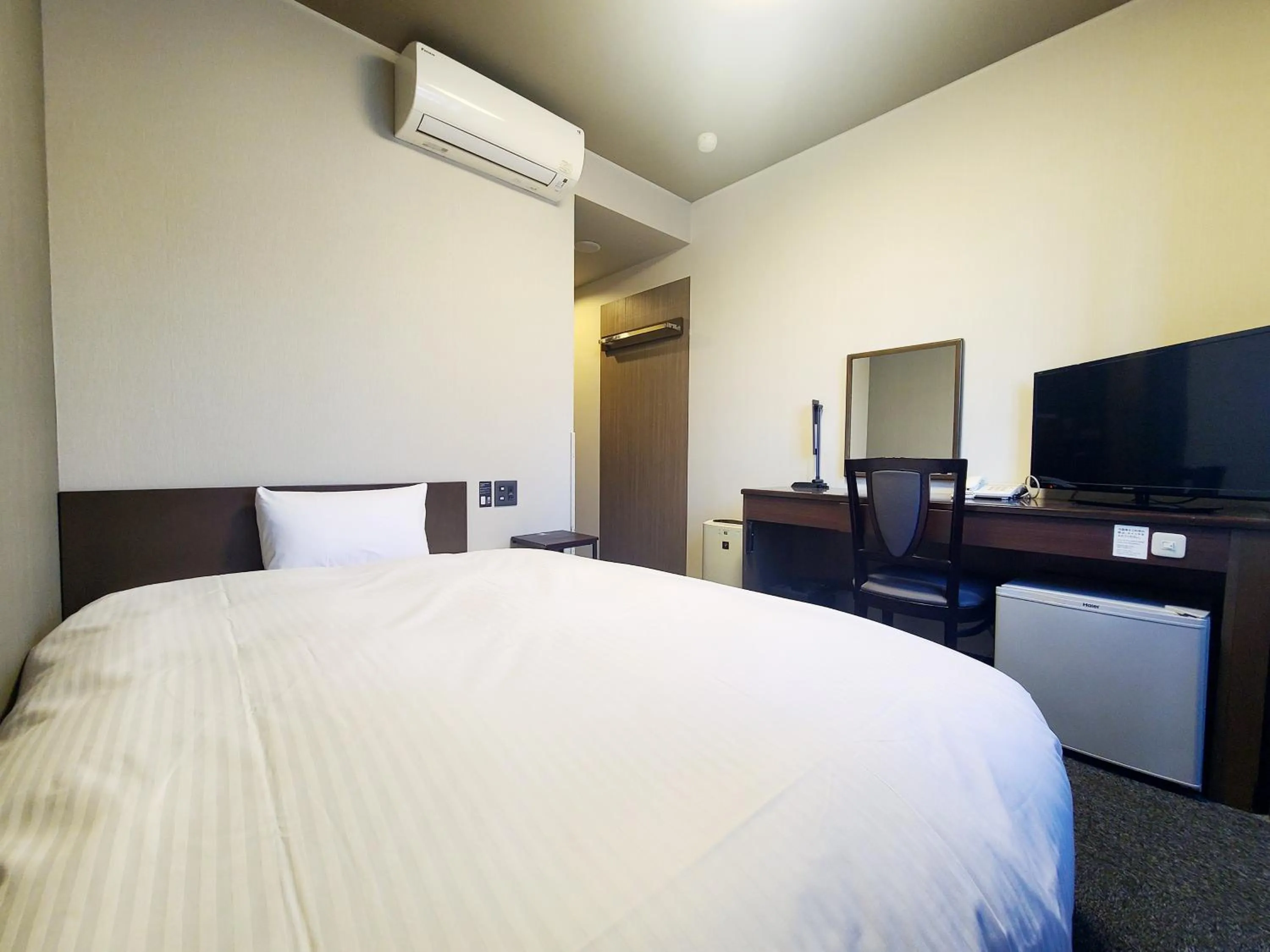 Photo of the whole room, Bed in Hotel Route-Inn Court Kofu Isawa