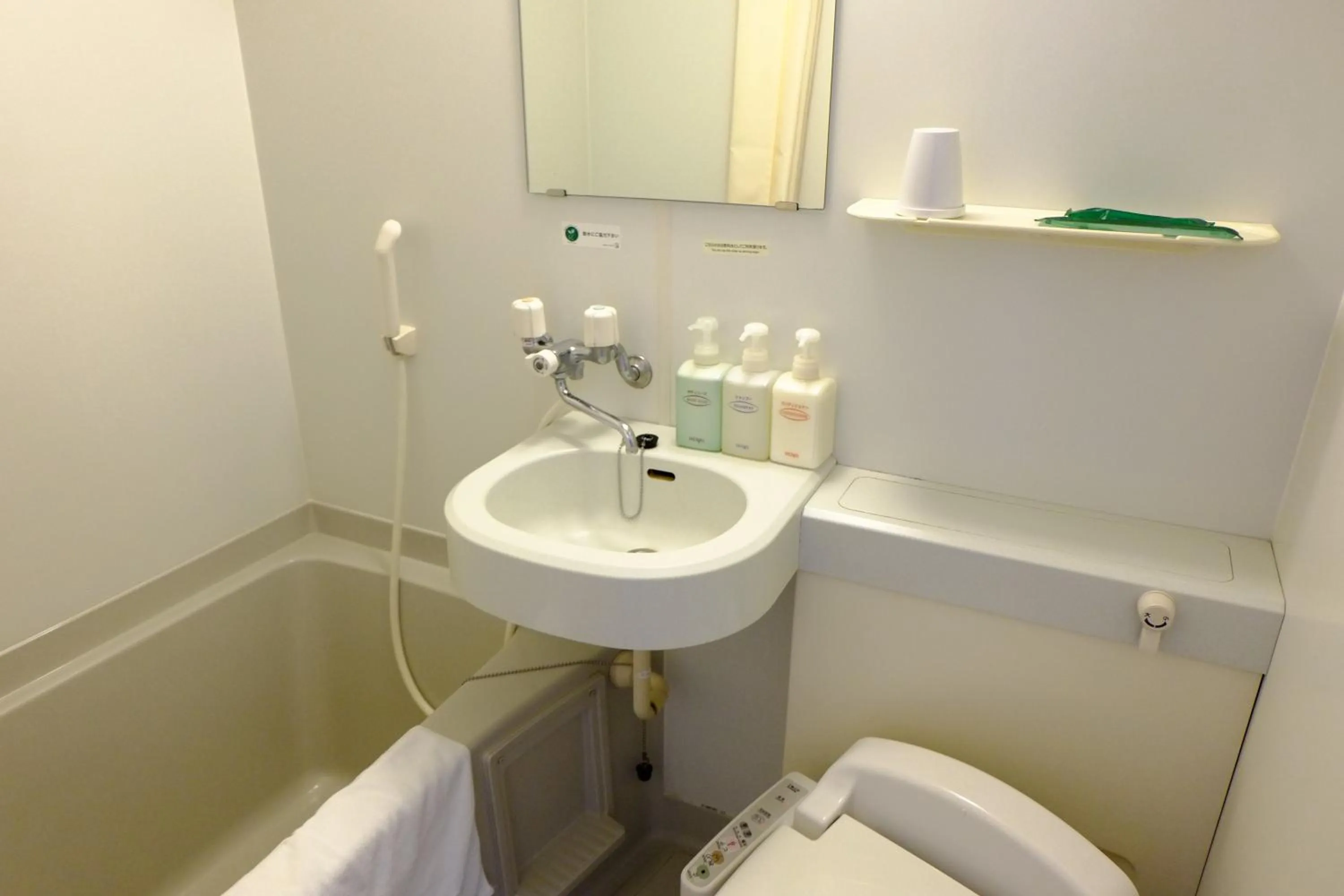 Shower in Hotel Route-Inn Court Kofu Isawa