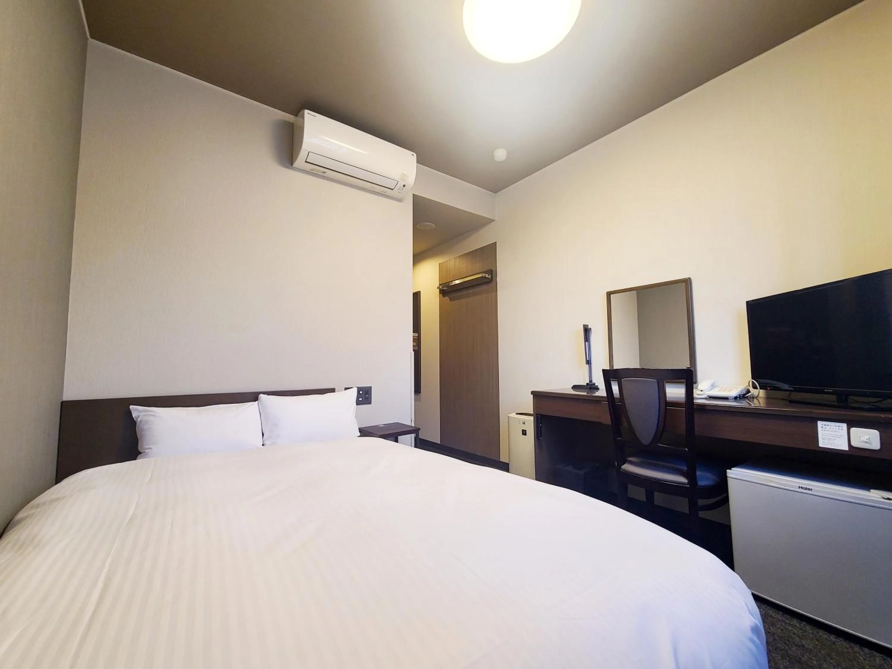 Photo of the whole room, Bed in Hotel Route-Inn Court Kofu Isawa