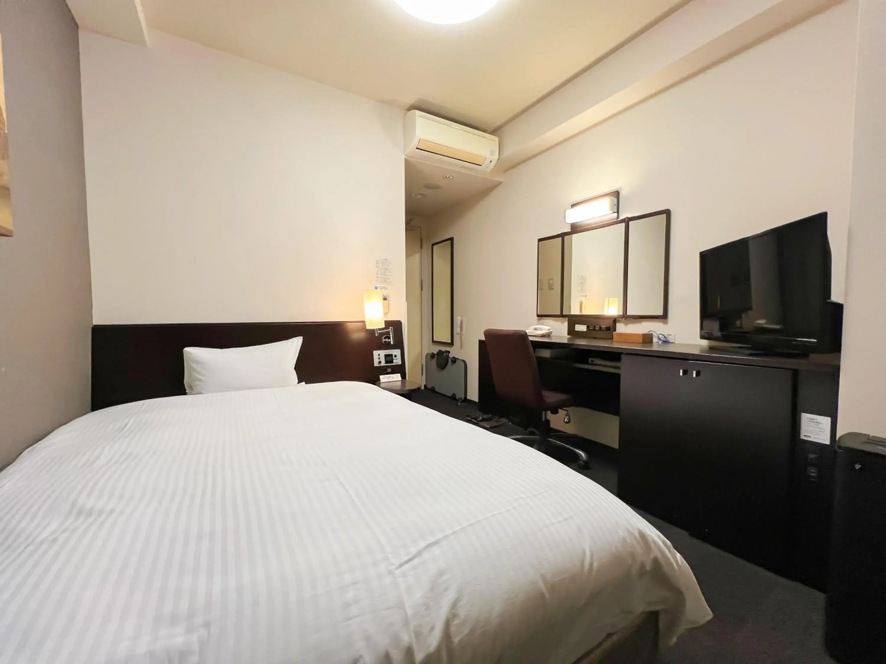 Comfort Single Room - single occupancy - Non-Smoking in Hotel Route-Inn Hirosaki Joto Comfort Single Room - single occupancy - Non-Smoking in Hotel Route-Inn Hirosaki Joto
