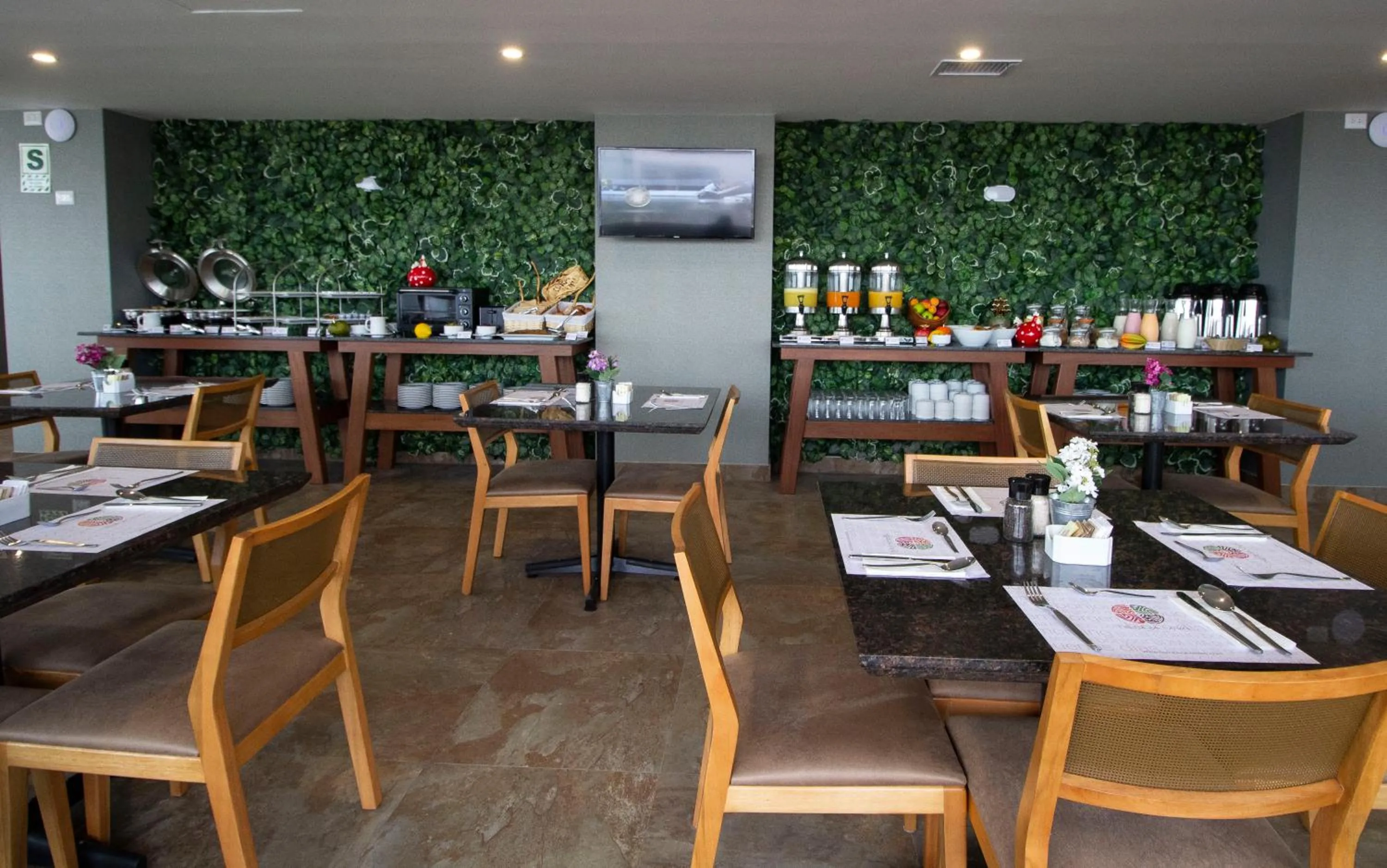 Buffet breakfast in Tierra Viva Trujillo