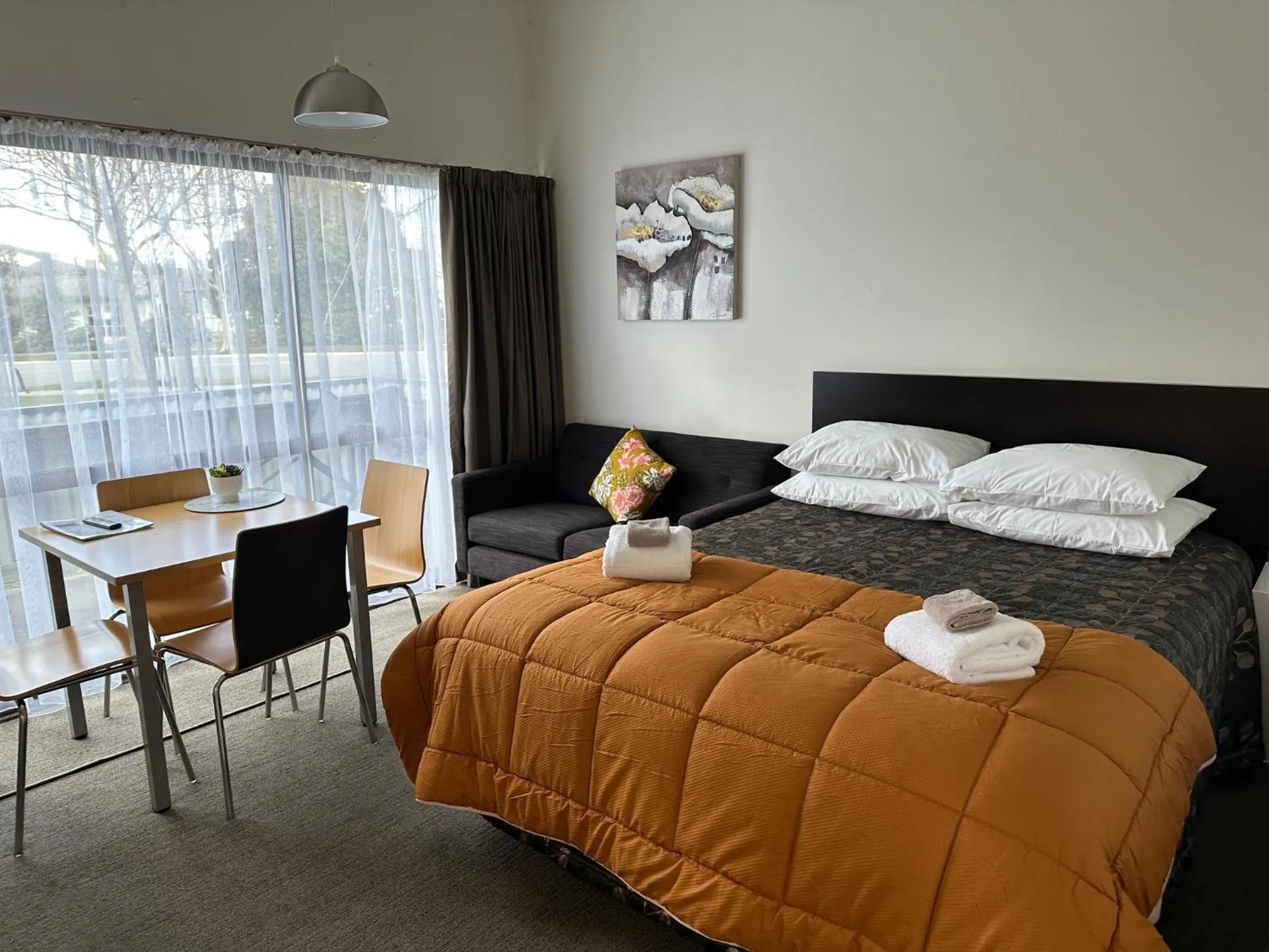 Bed in Anderson Park Motel