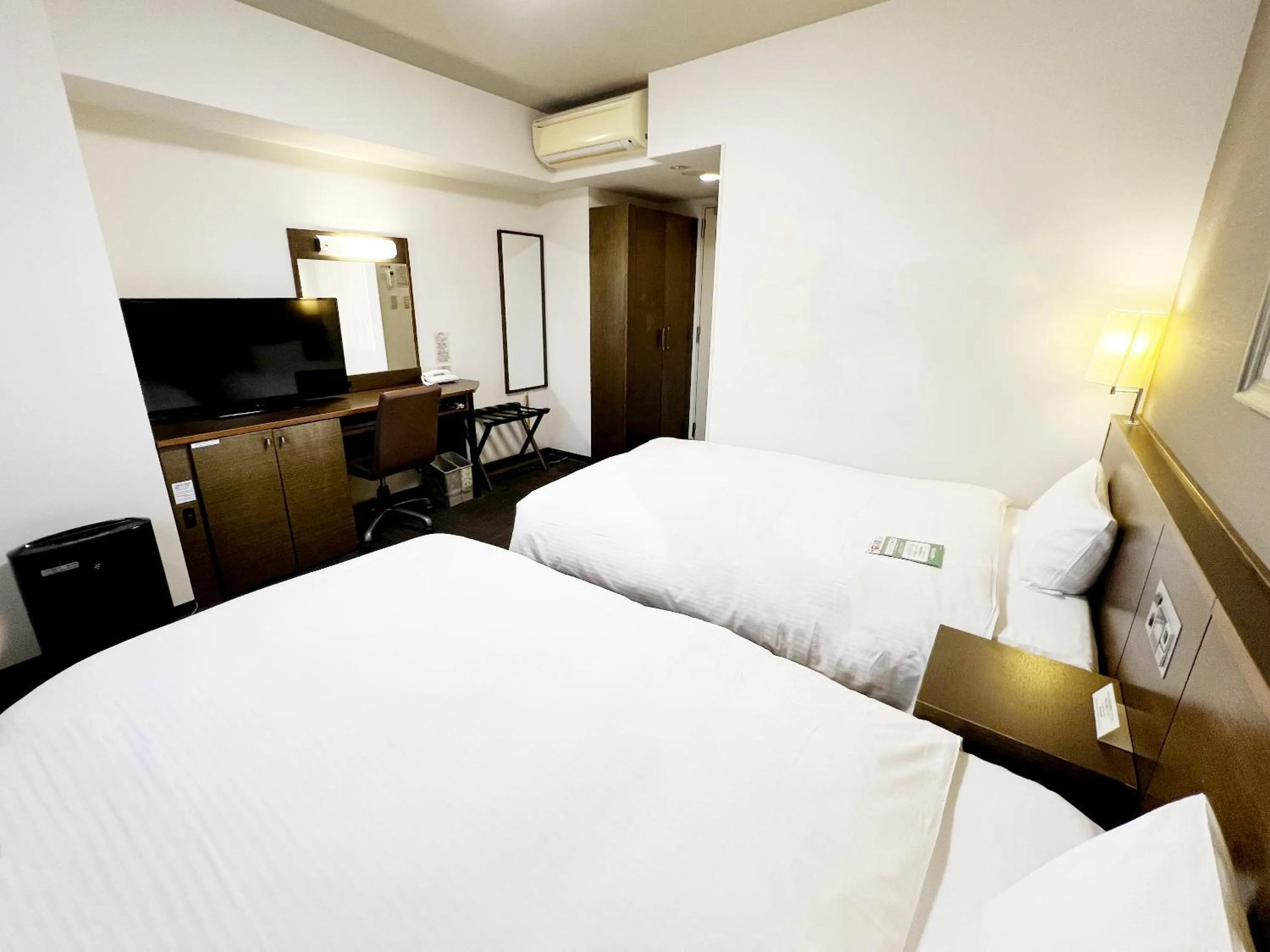 Photo of the whole room, Bed in Hotel Route-Inn Yurihonjo