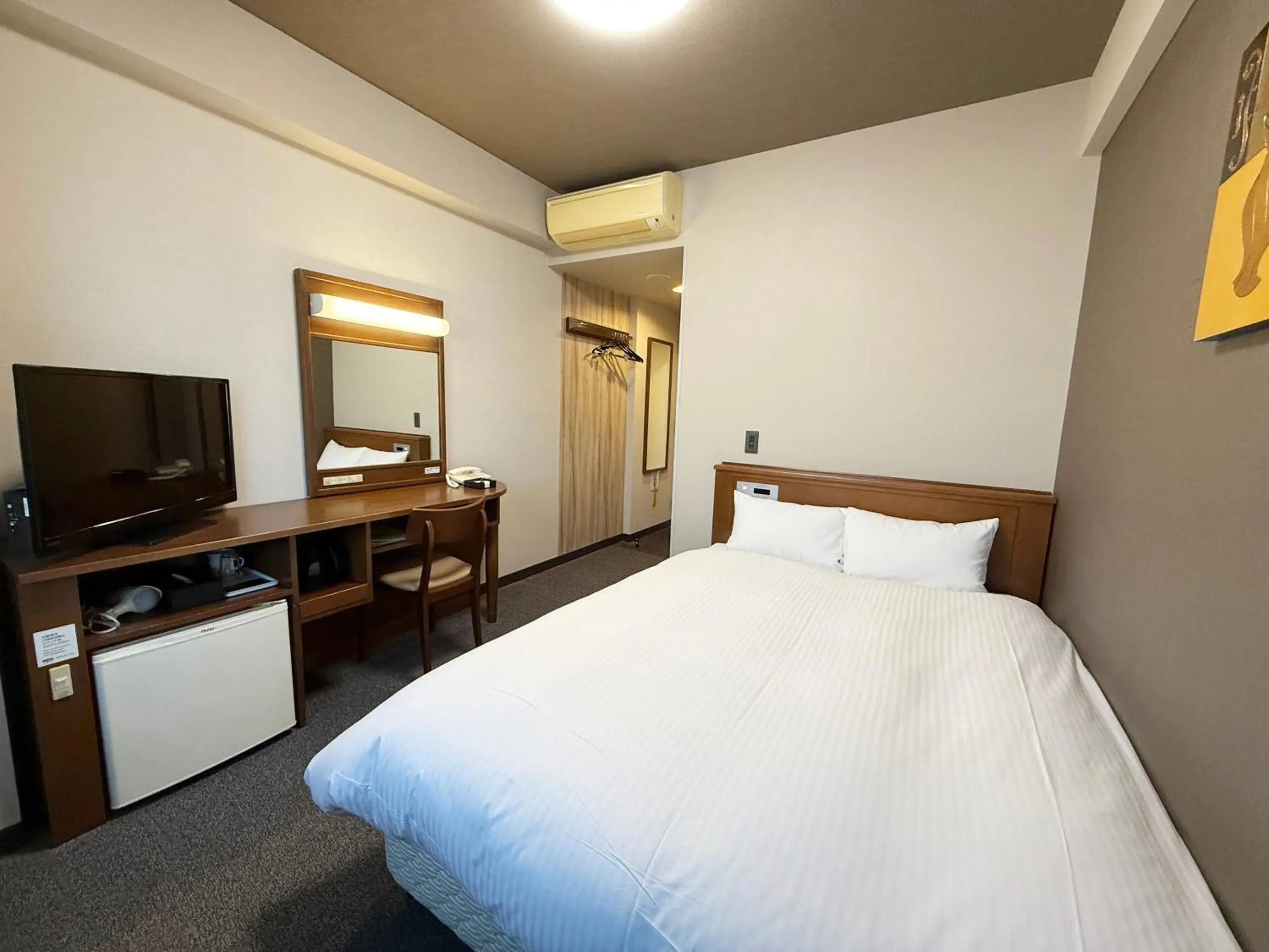 Small Double Room - Non-Smoking in Hotel Route-Inn Omagari Ekimae Small Double Room - Non-Smoking in Hotel Route-Inn Omagari Ekimae