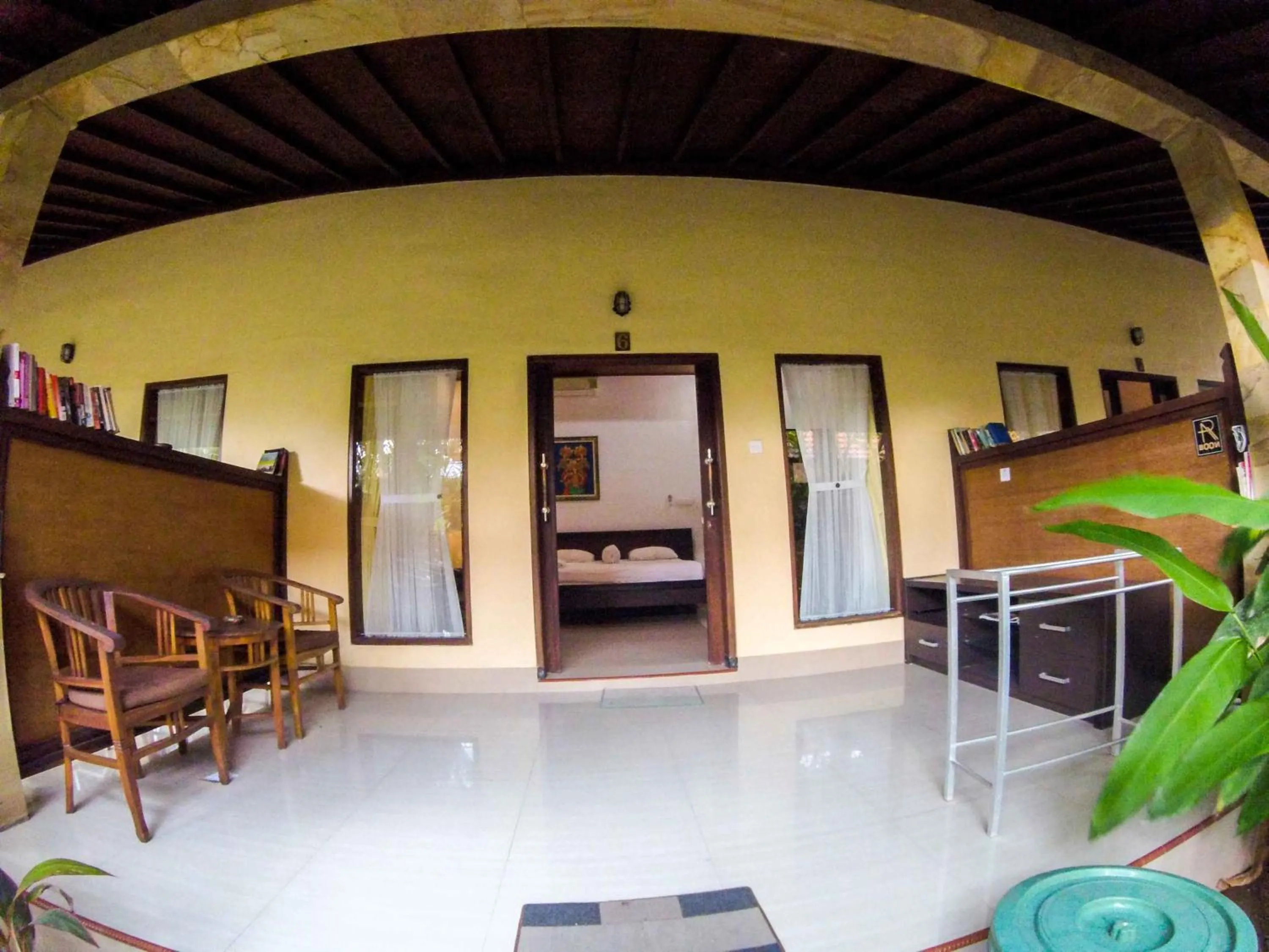 Library in Putu Guest House