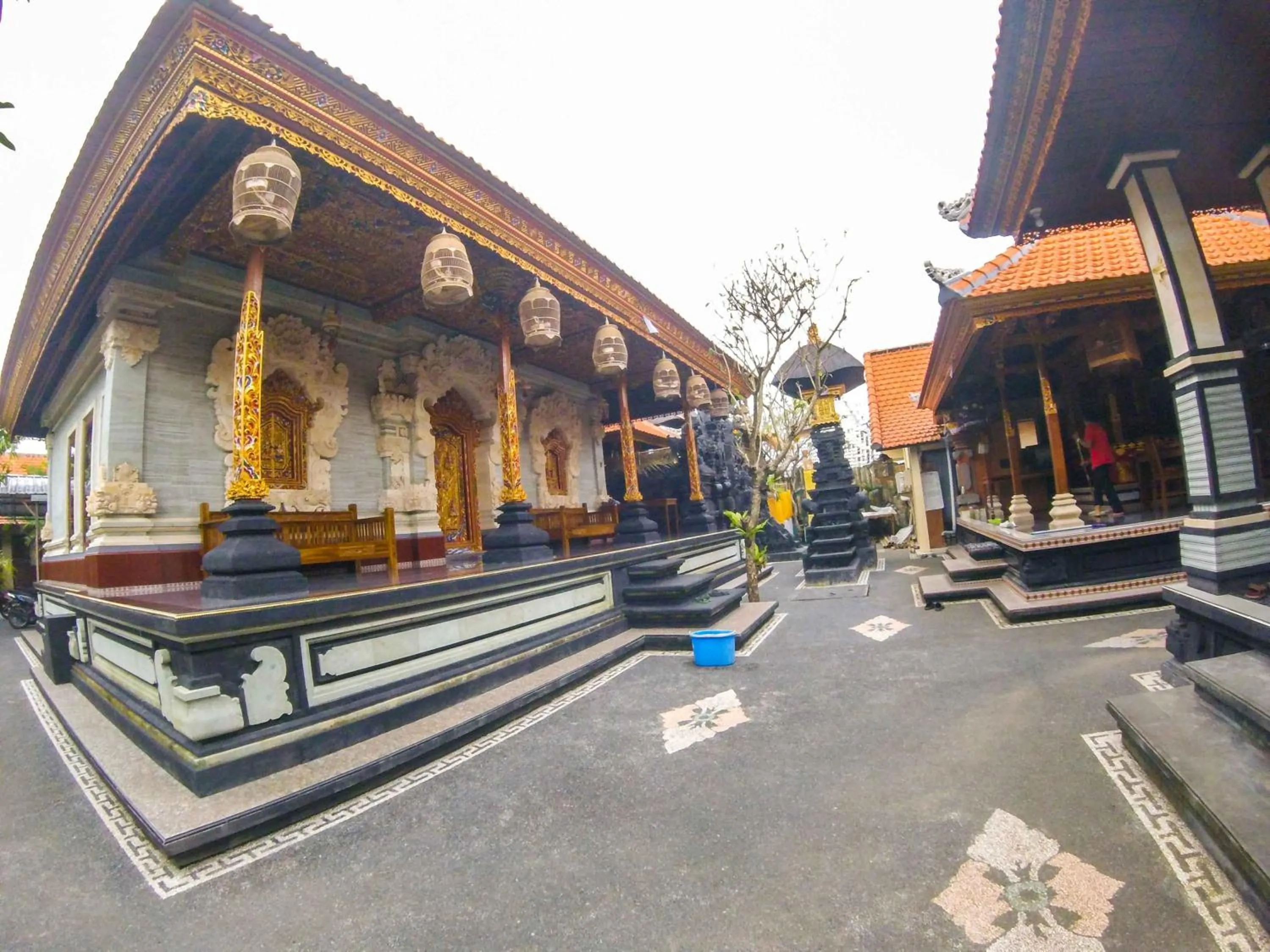 Property building in Putu Guest House