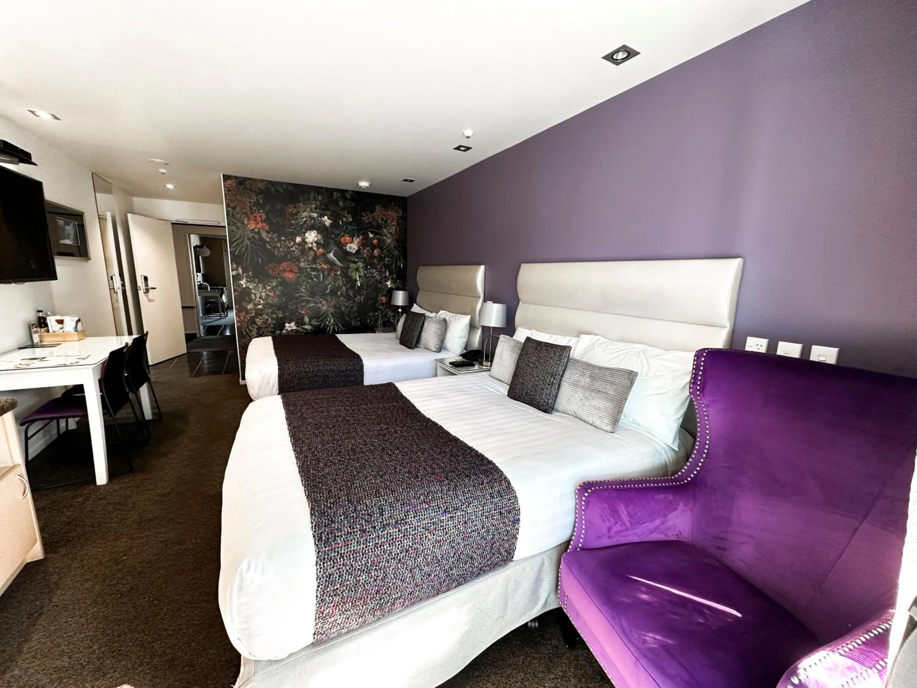 Bedroom, Bed in Tides Hotel