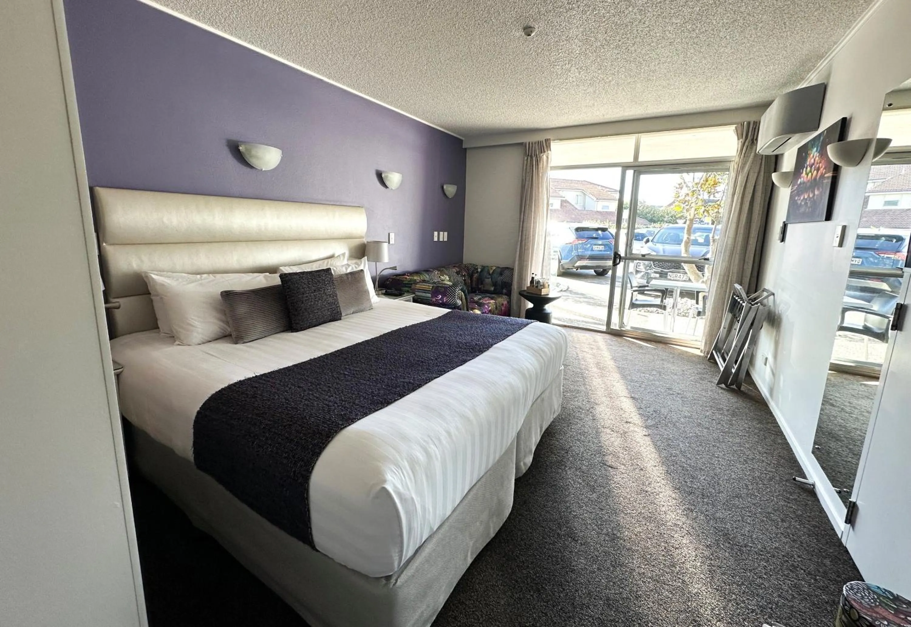 Bedroom, Bed in Tides Hotel