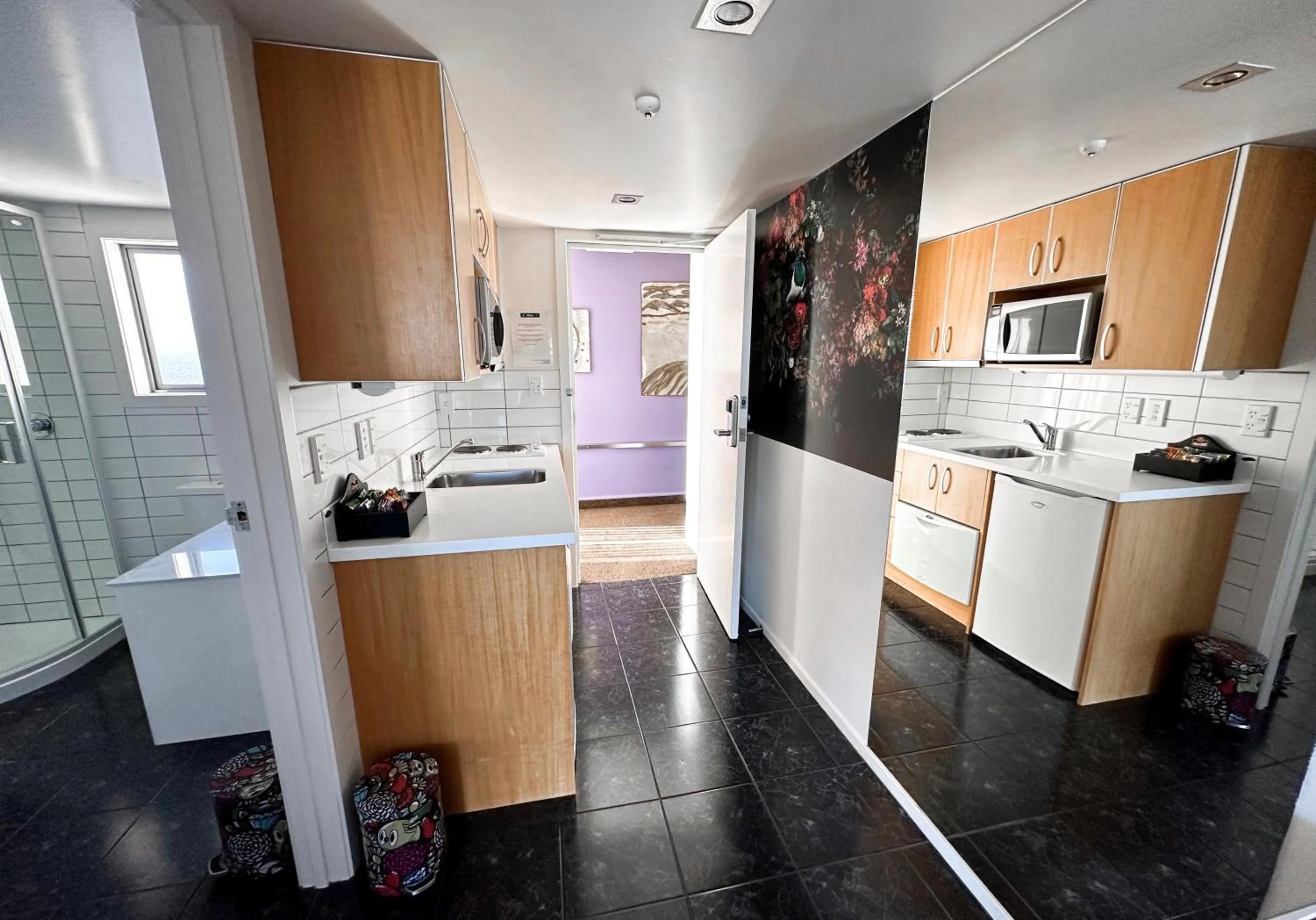 Kitchen or kitchenette in Tides Hotel