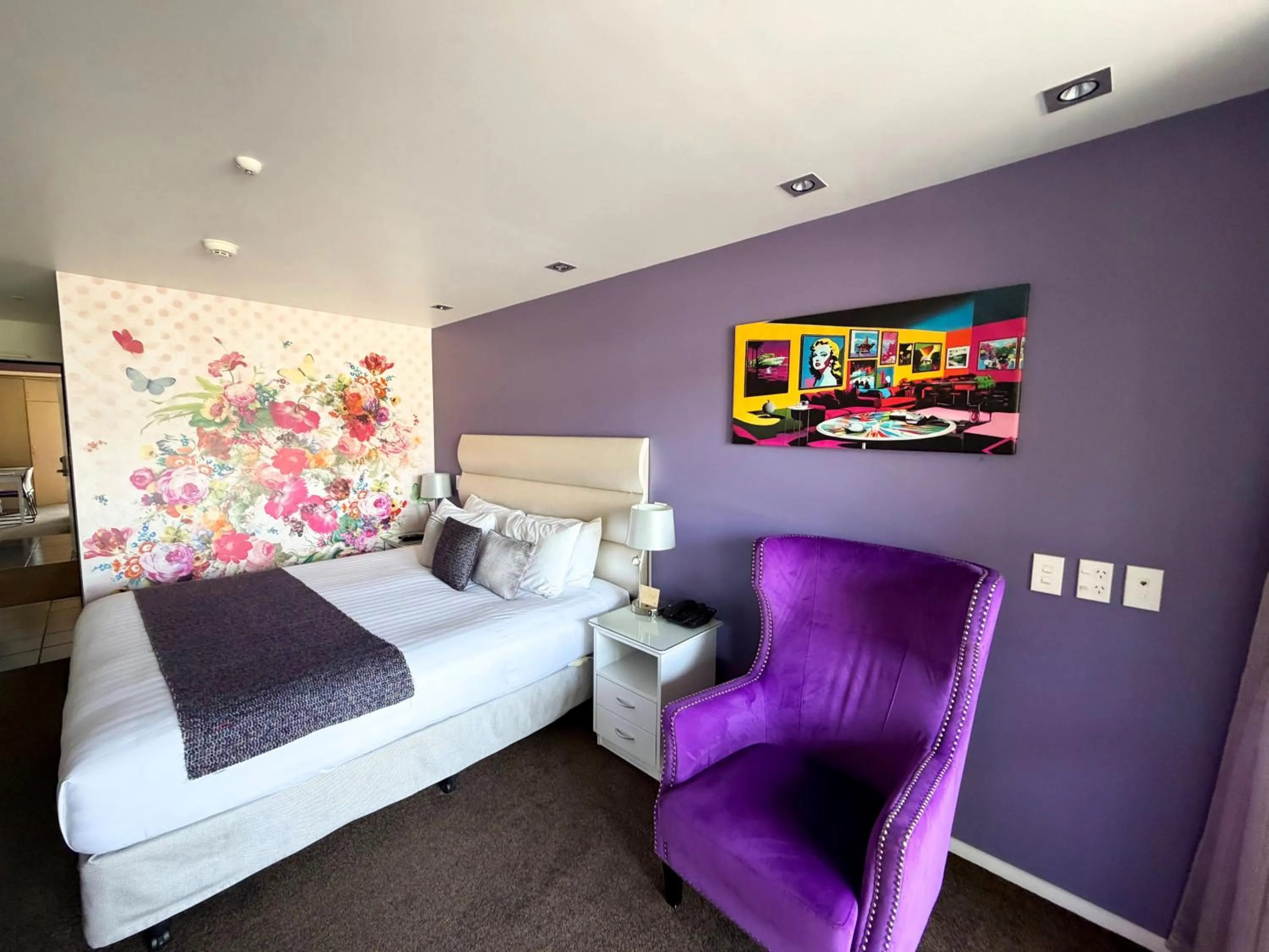 Bedroom, Bed in Tides Hotel