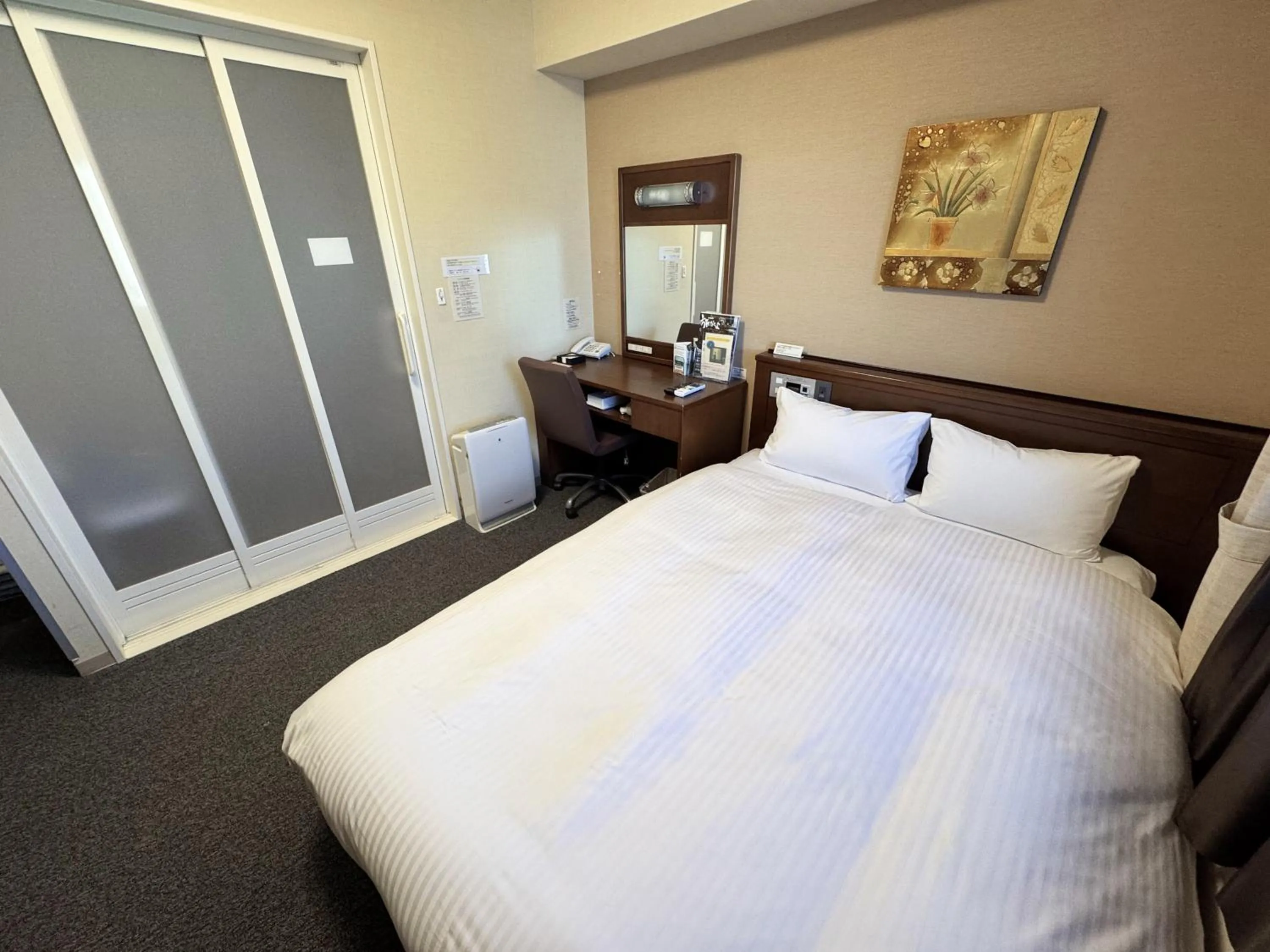 Photo of the whole room, Bed in Hotel Route-Inn Shiojiri