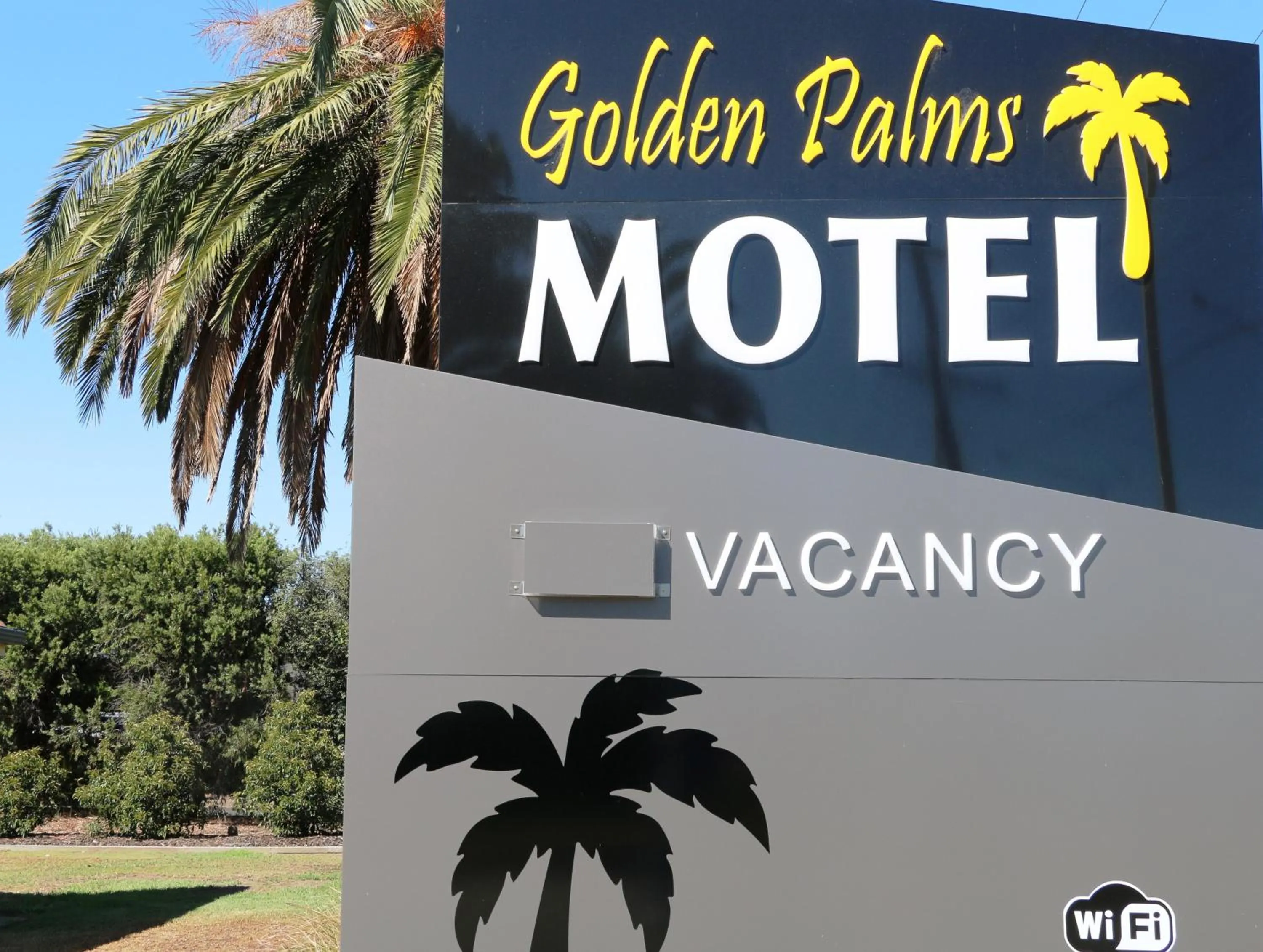 Golden Palms Motel