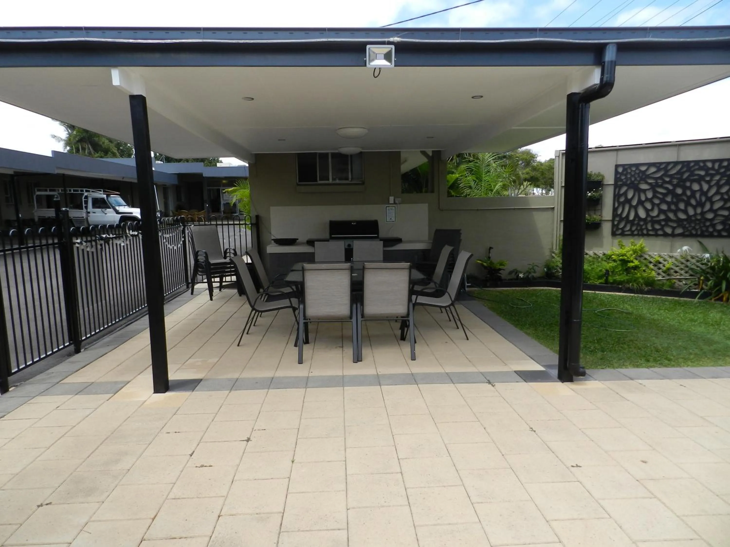 BBQ facilities in Golden Palms Motor Inn