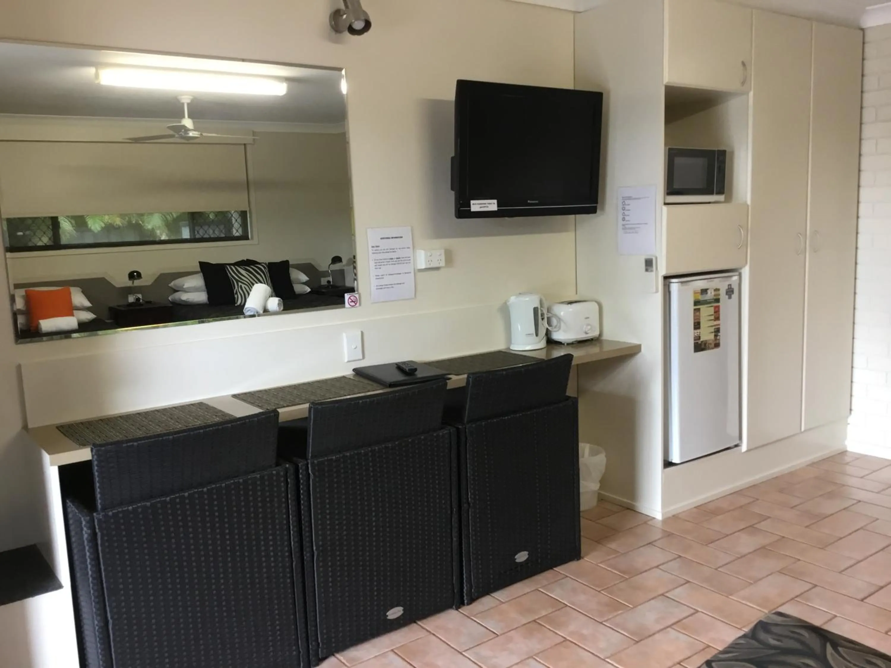 Coffee/tea facilities in Golden Palms Motor Inn