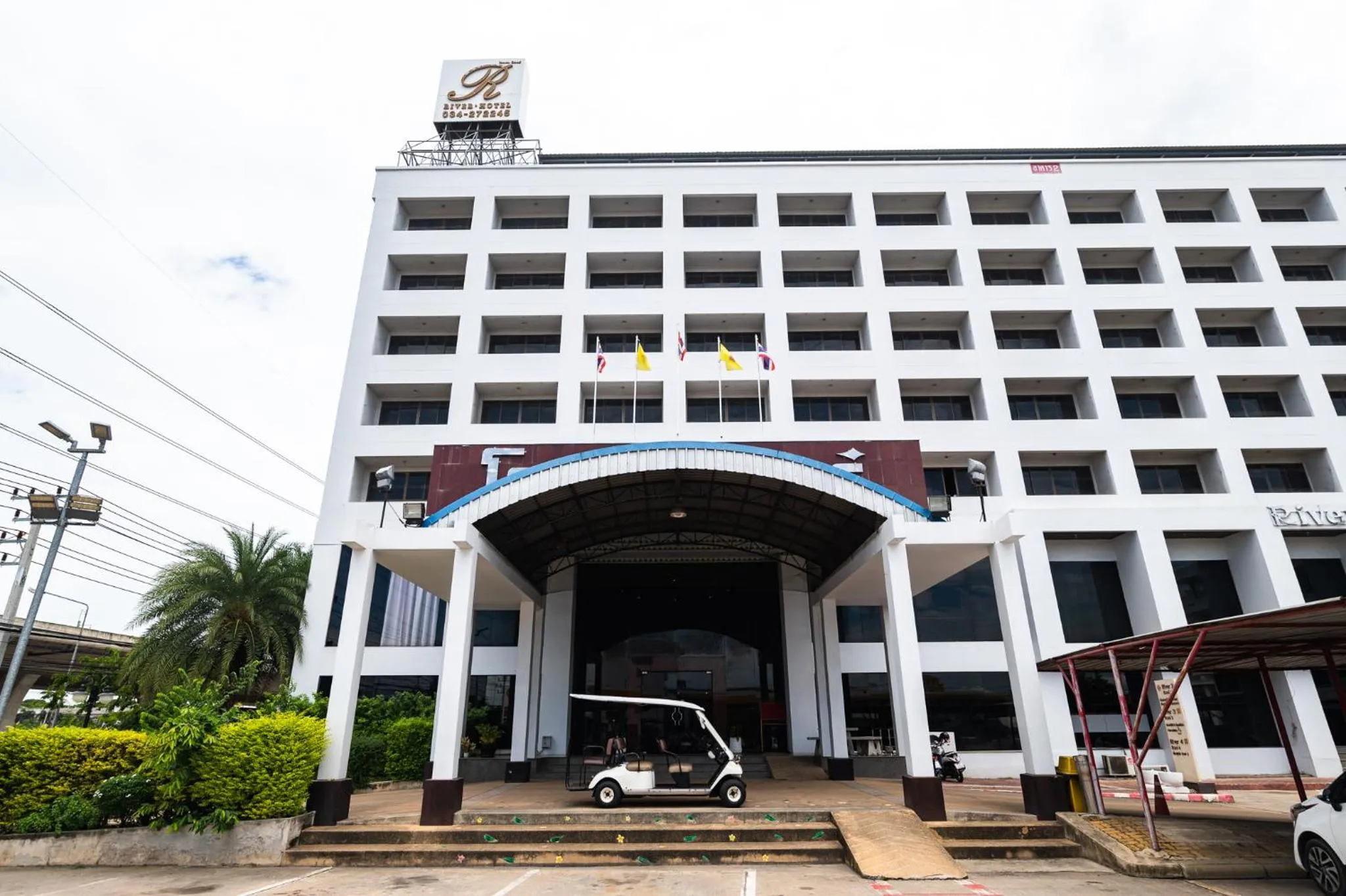 Facade/entrance in River Hotel The Budget