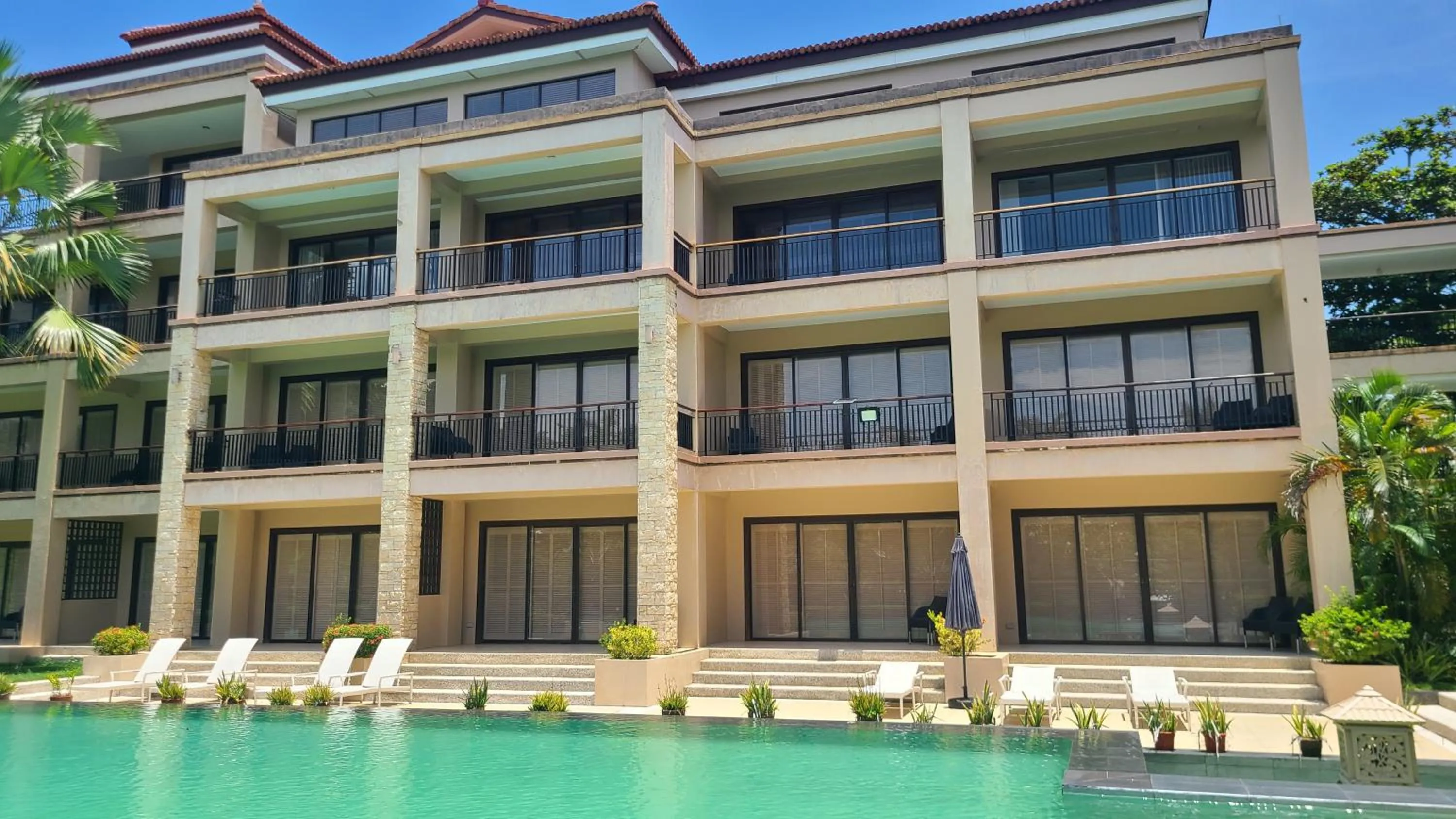 Property building in Coralpoint Gardens Suites & Residences