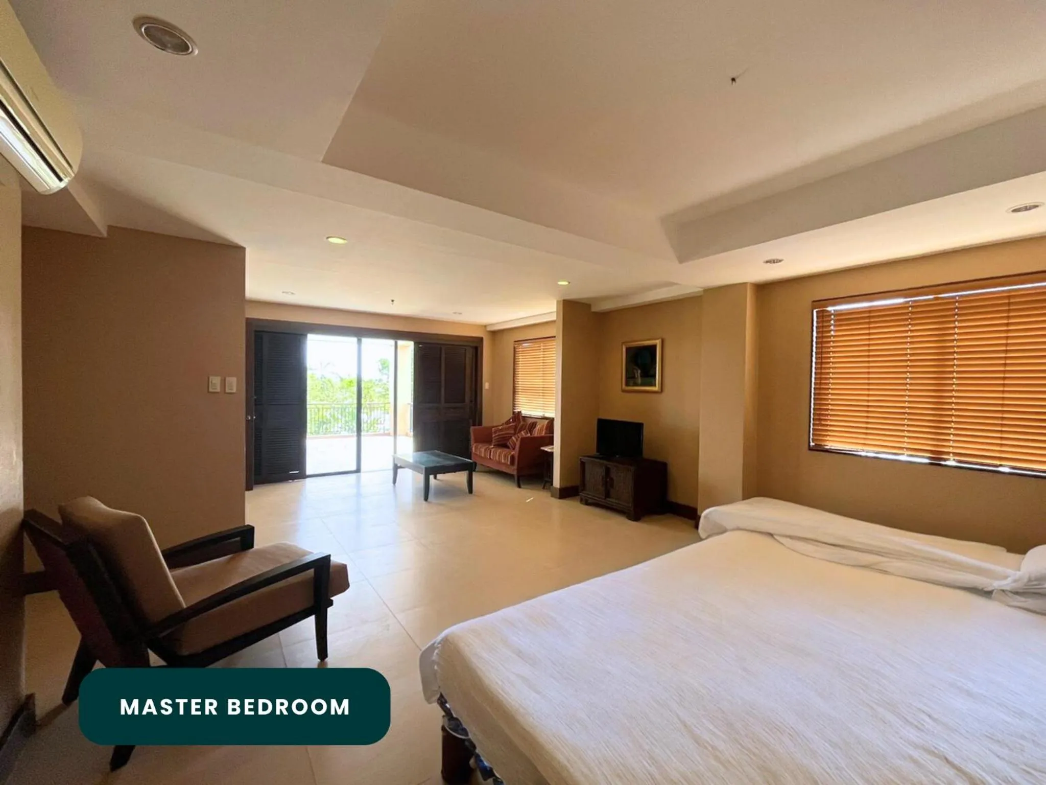 Bed in Coralpoint Gardens Suites & Residences